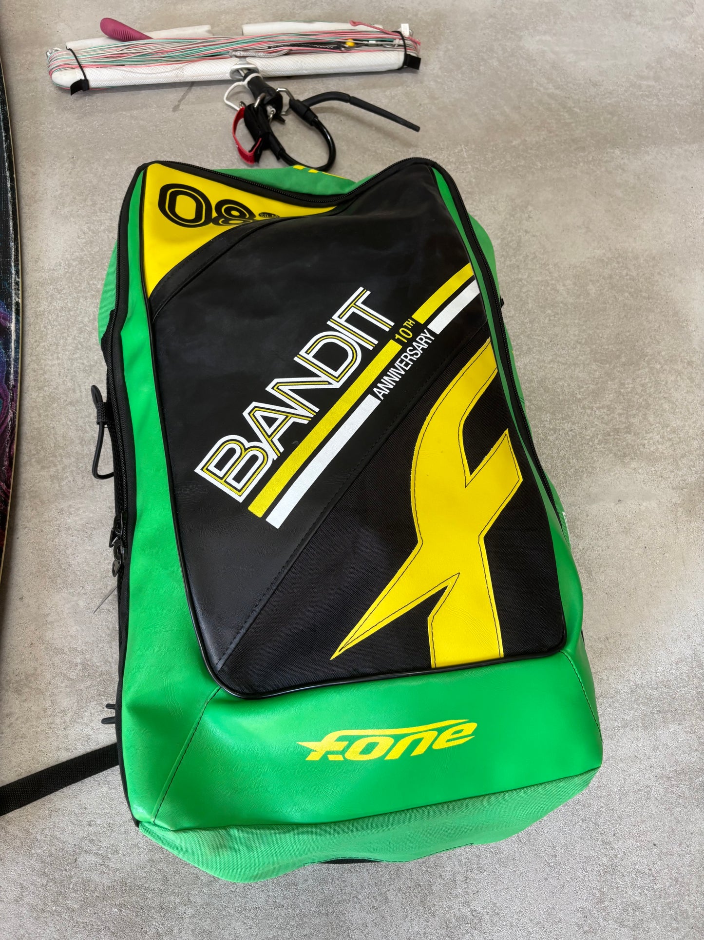 F-One Bandit 8 + Slingshot Vision 134x40 + F-One Bar