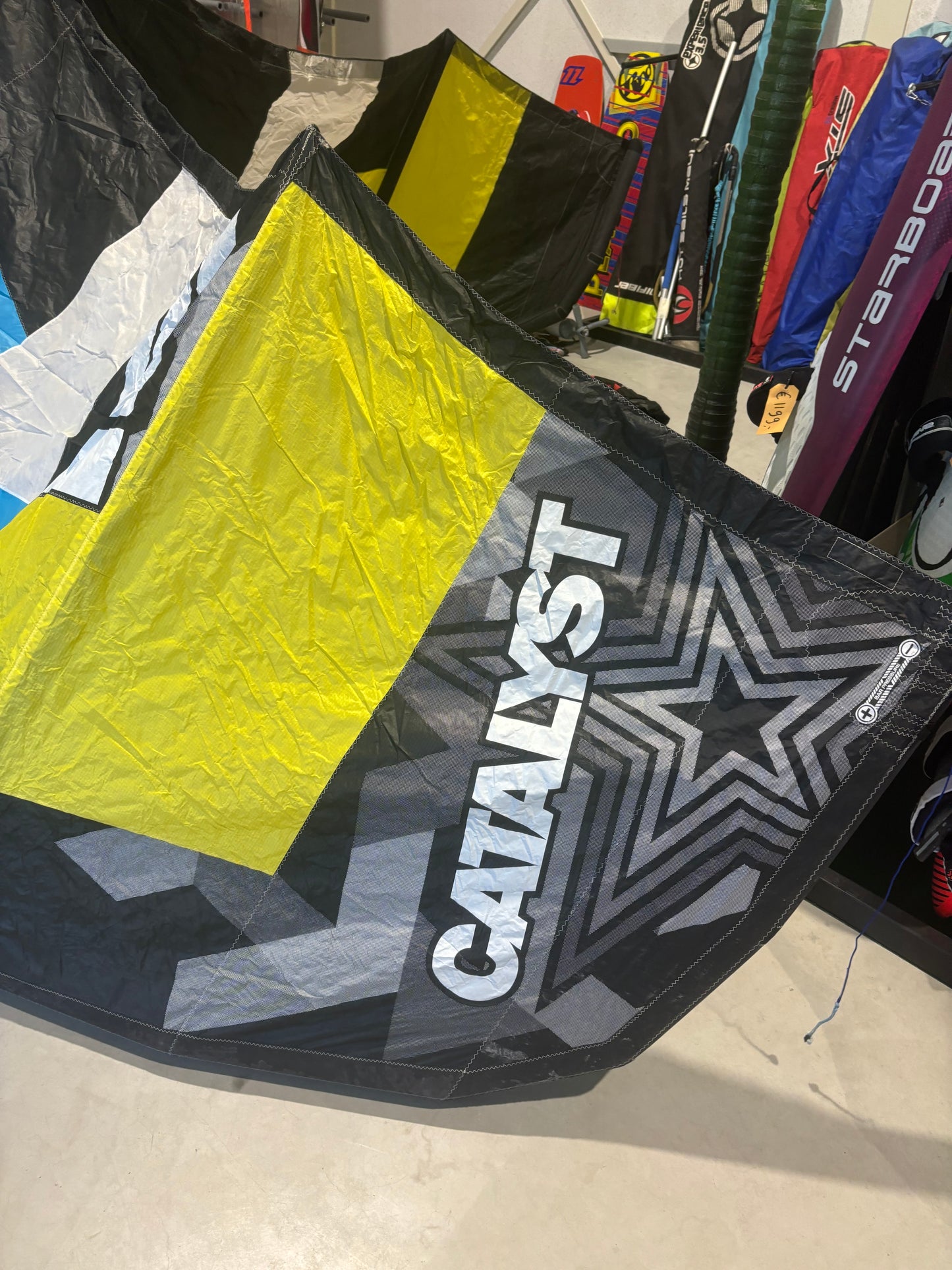 Complete kiteset | Ozone Catalyst 12m2 + RRD Placebo 139x41 board + Bar + Pomp + Leash