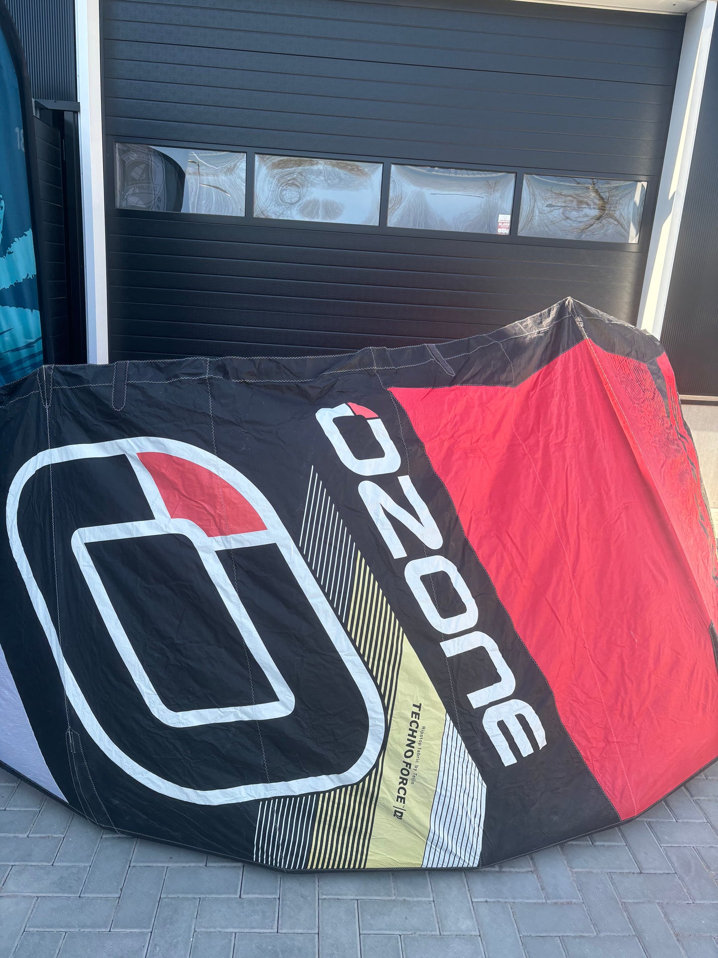 Complete kiteset | Ozone Catalyst 9m2 + North Gonzales 134x40 board + Bar + Pomp + Leash