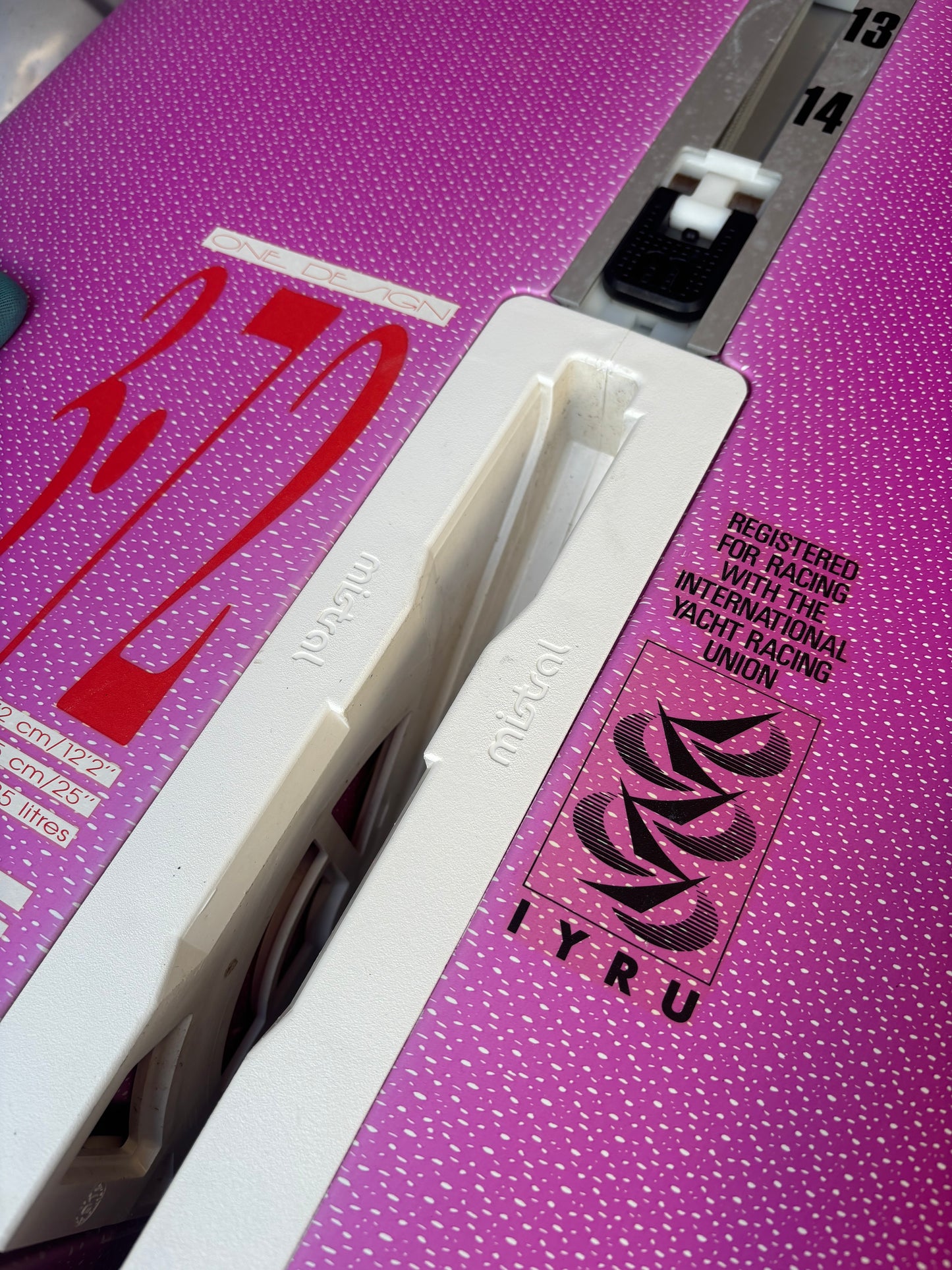 Mistral One Design 372 | Raceboard - 235L