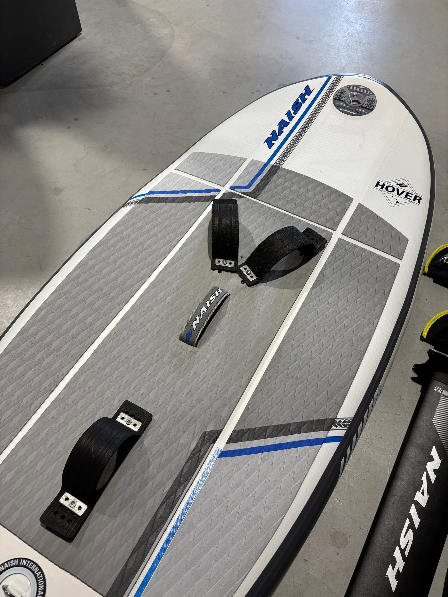 Complete Wingfoil set | Naish Hover 5’7/135L + Naish Foil + Naish ADX 5.5