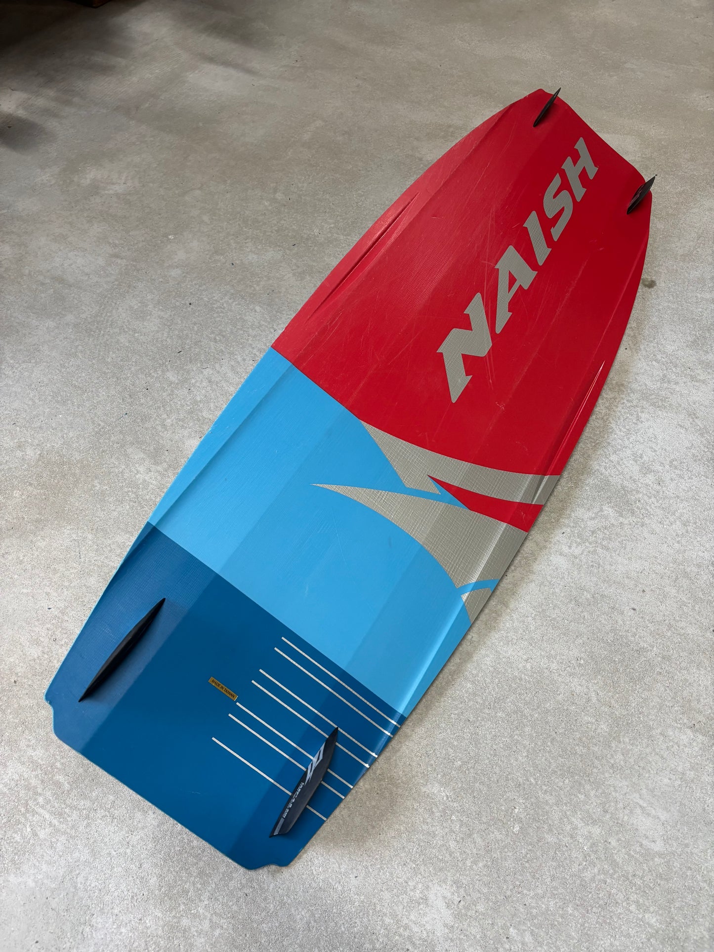 Naish Pivot 11m + Naish Motion 142x42 + Naish Bar