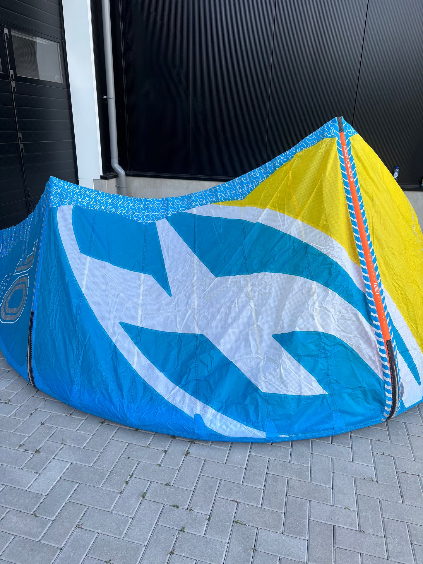 F-One Bandit 10m + Naish Monarch 135x41.5 + F-One Bar