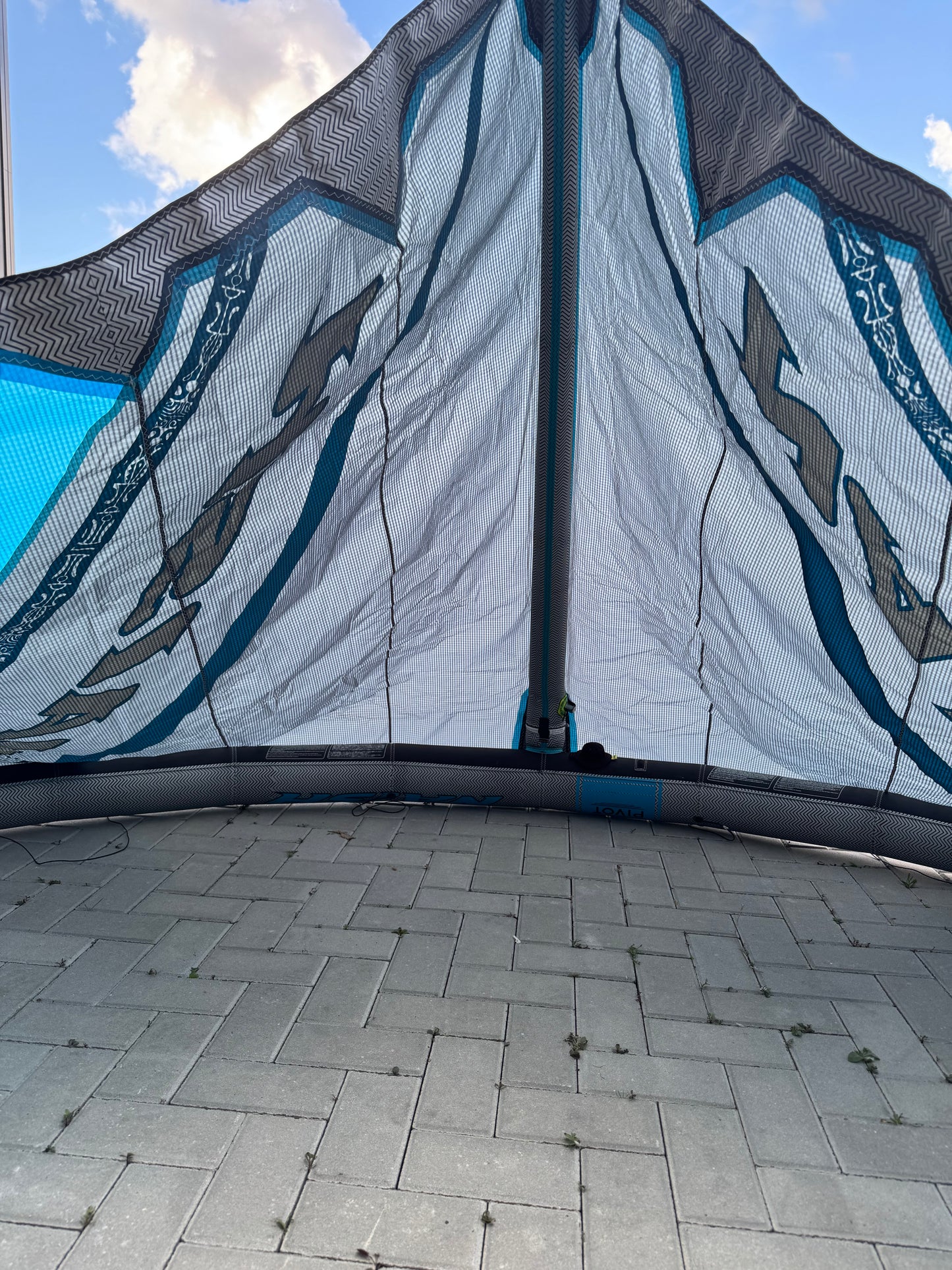 Naish Pivot 11m + Naish Motion 142x42 + Naish Bar