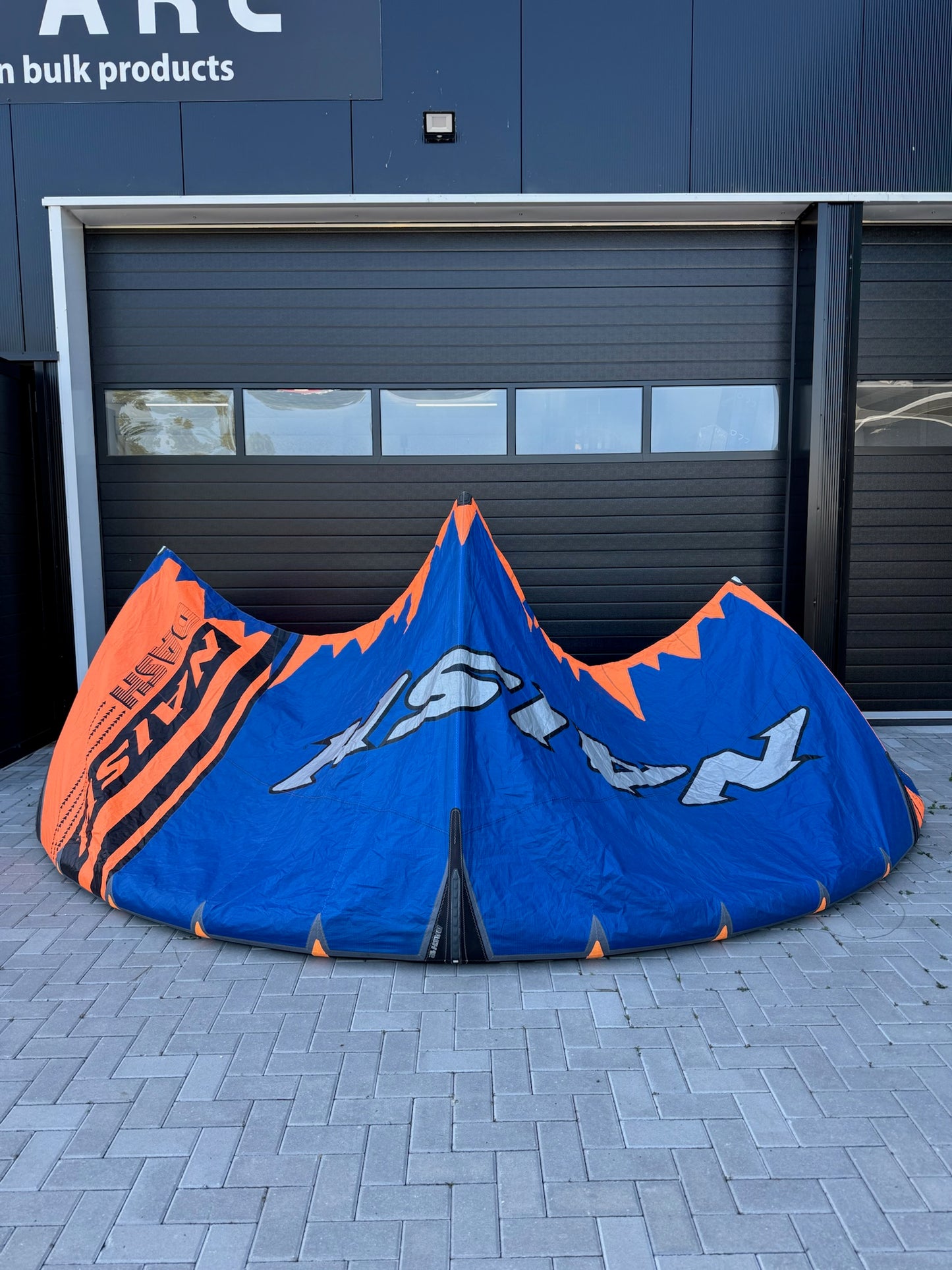Naish Dash 12m + Brunotti Buster 142x42 + Eleveight Bar