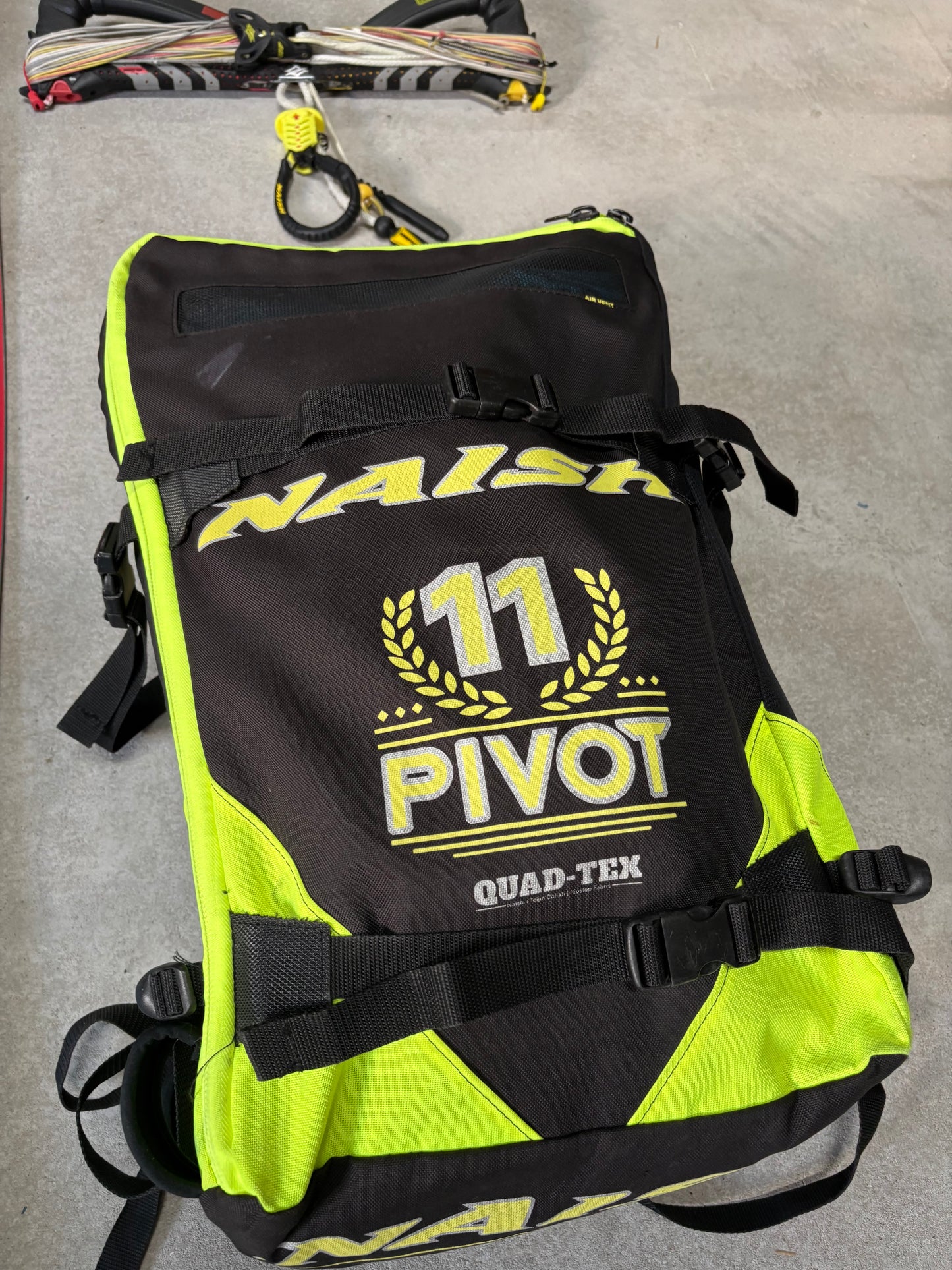 Naish Pivot 11m + Naish Motion 142x42 + Naish Bar