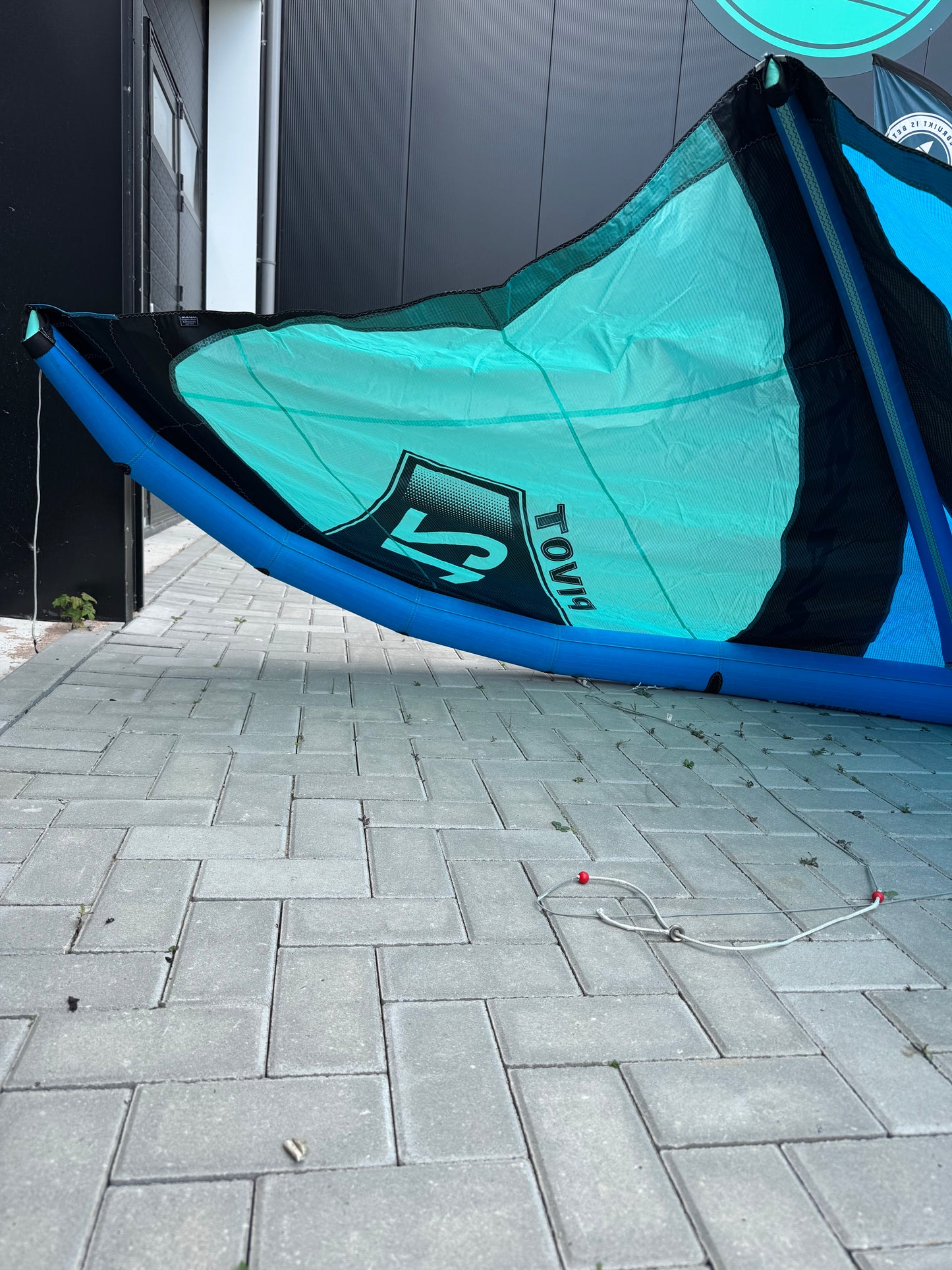 Naish Pivot S26 12m + Harlem 141x42 + Naish Bar