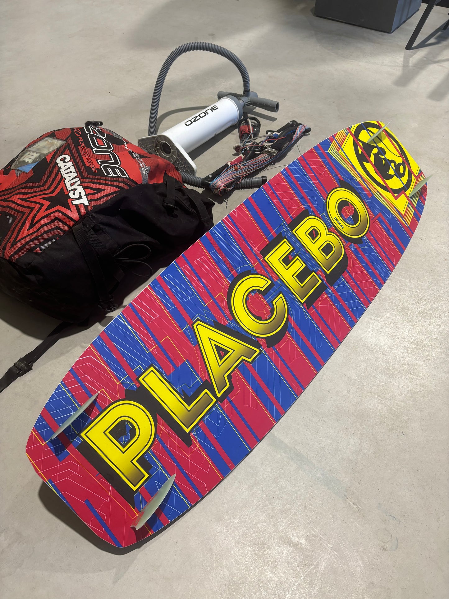 Complete kiteset | Ozone Catalyst 12m2 + RRD Placebo 139x41 board + Bar + Pomp + Leash