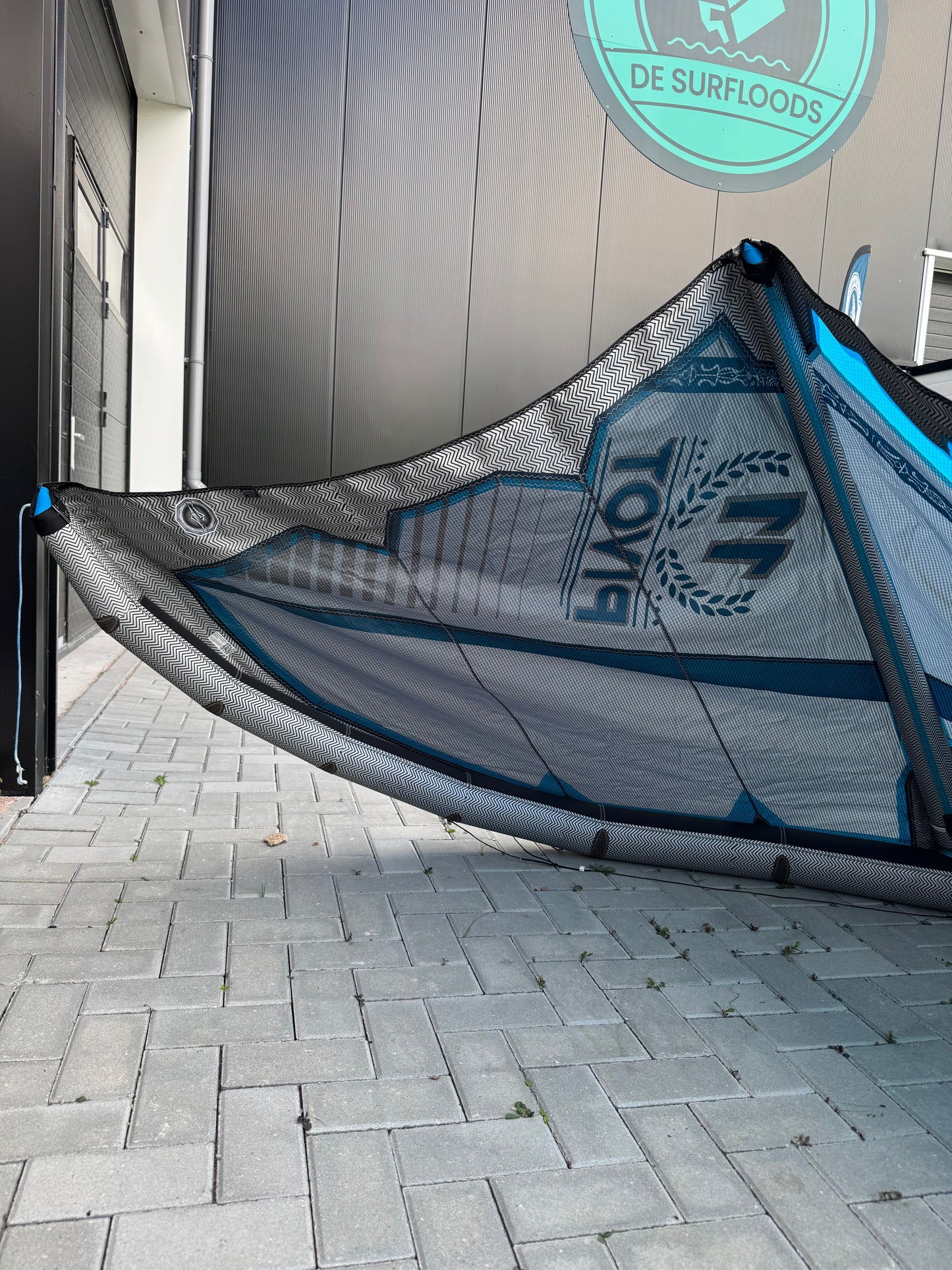 Naish Pivot 11m + Naish Motion 142x42 + Naish Bar