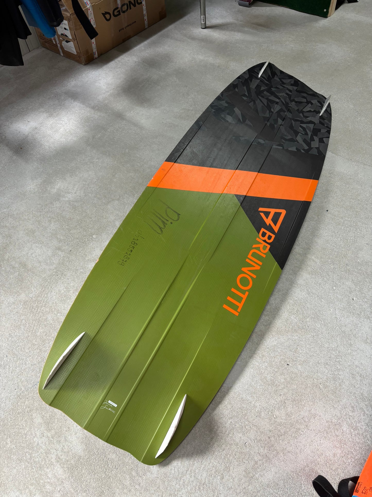 Naish Dash 12m + Brunotti Buster 142x42 + Eleveight Bar