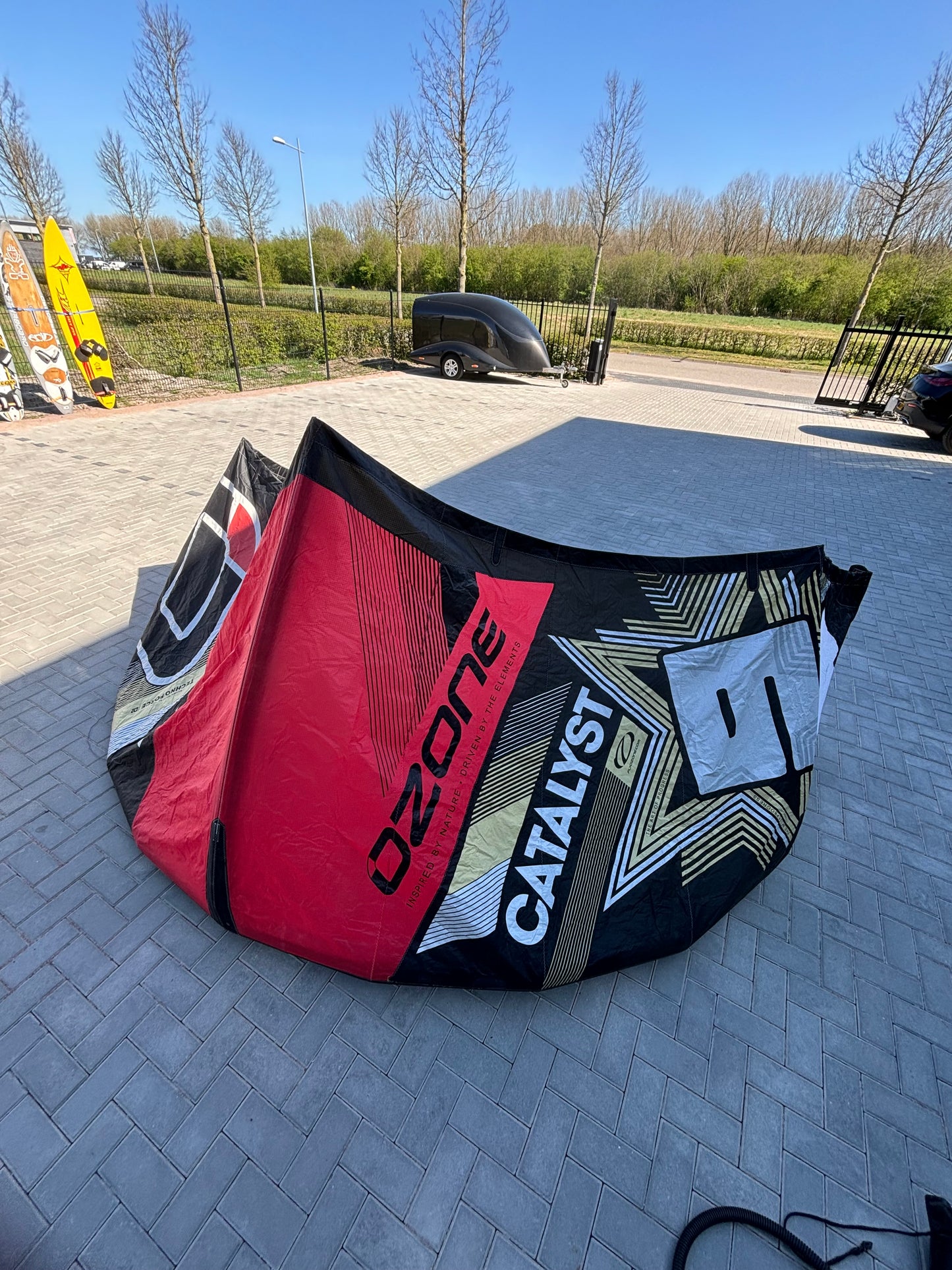 Complete kiteset | Ozone Catalyst 9m2 + North Gonzales 134x40 board + Bar + Pomp + Leash