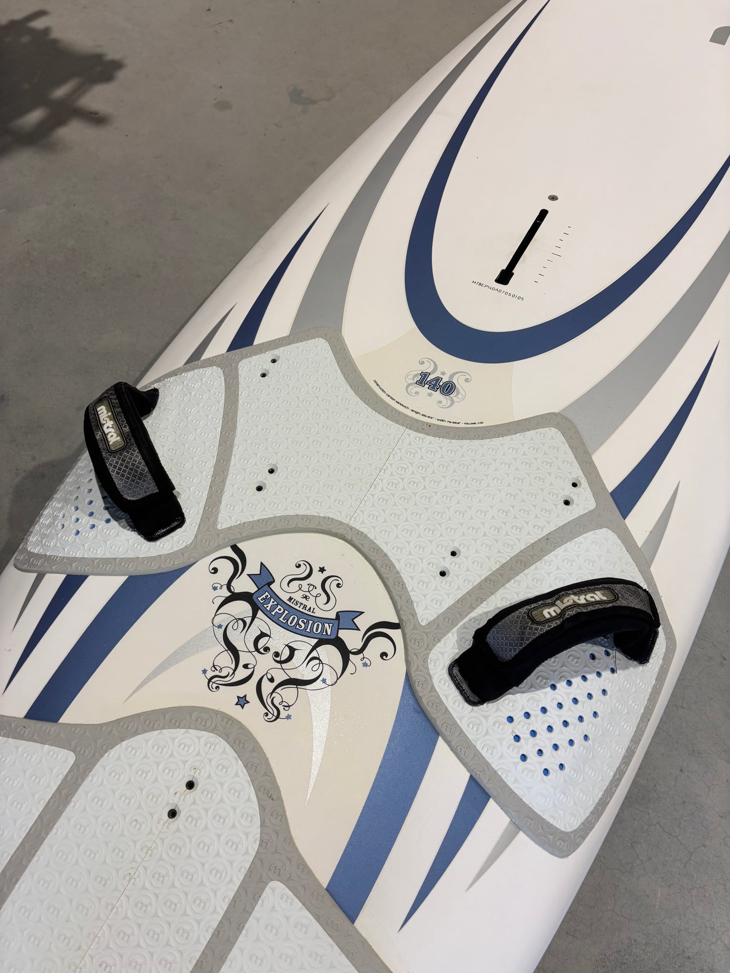 Mistral Explosion Carbon - 140L