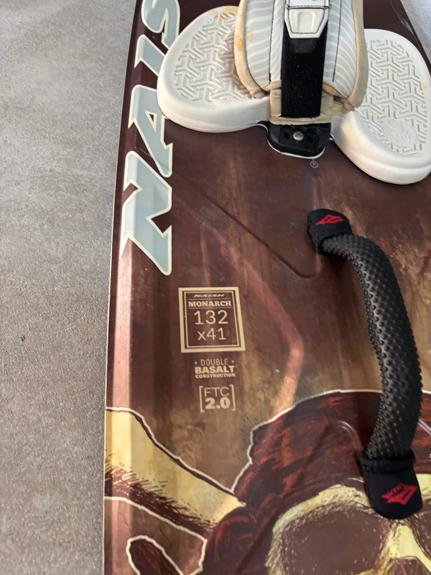 Naish Pivot 9m + Naish Monarch 132x41 + Naish Bar