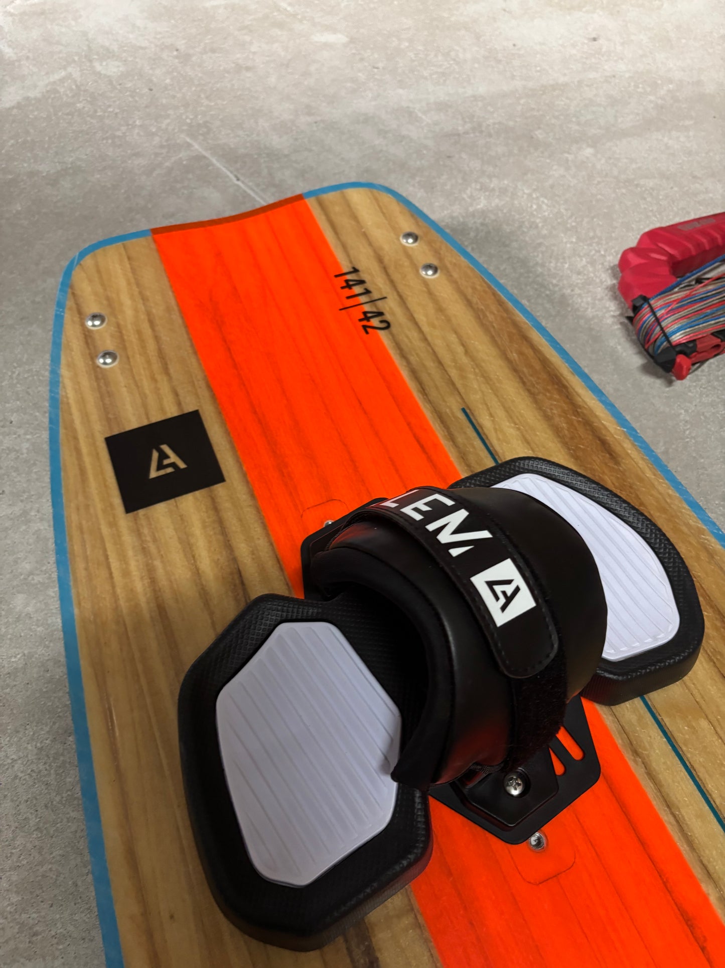 Naish Pivot S26 12m + Harlem 141x42 + Naish Bar