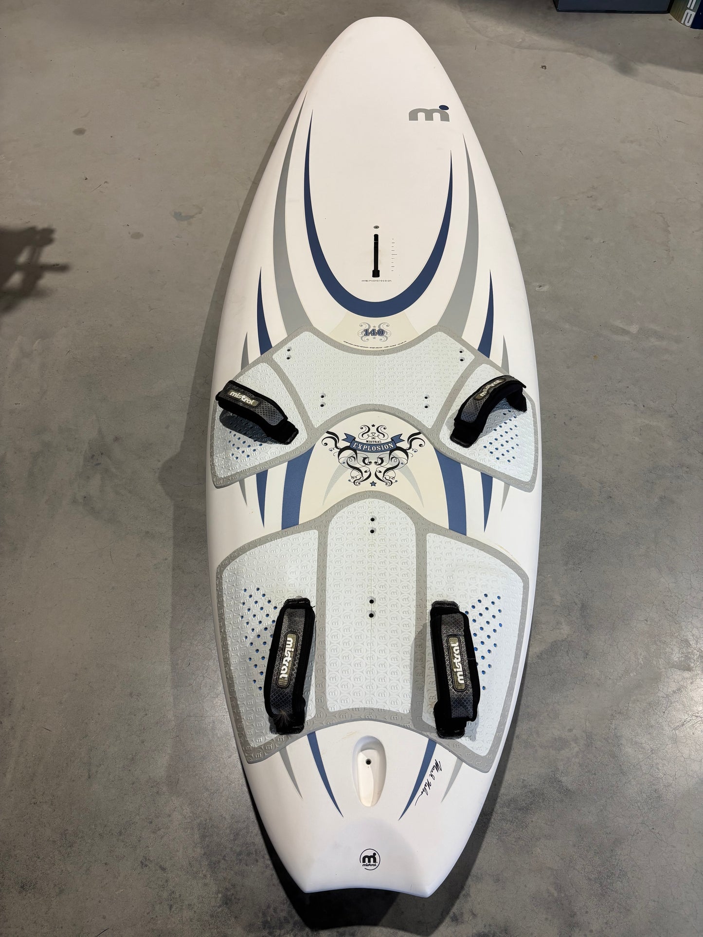 Mistral Explosion Carbon - 140L