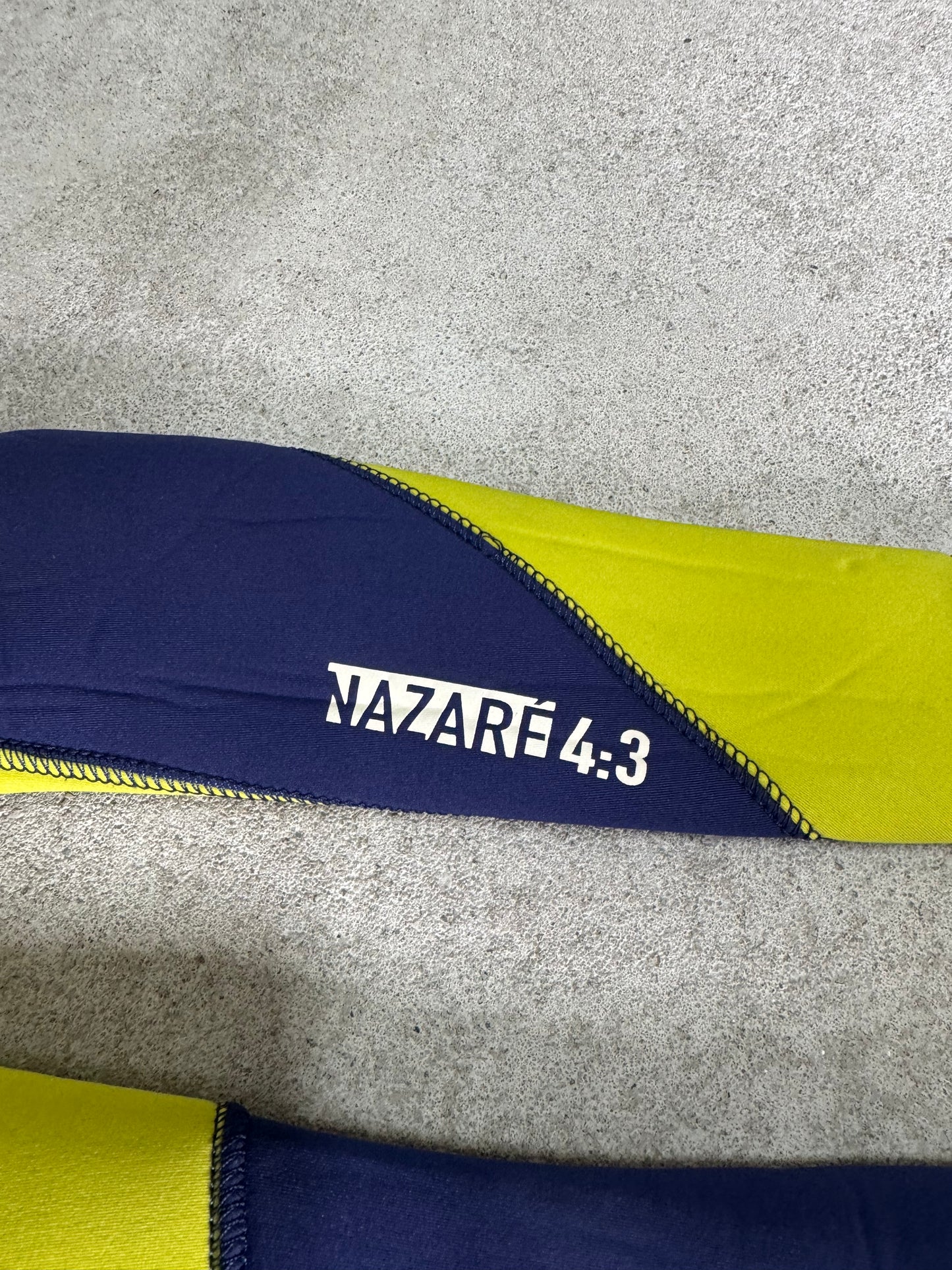 4/3mm Junior maat M