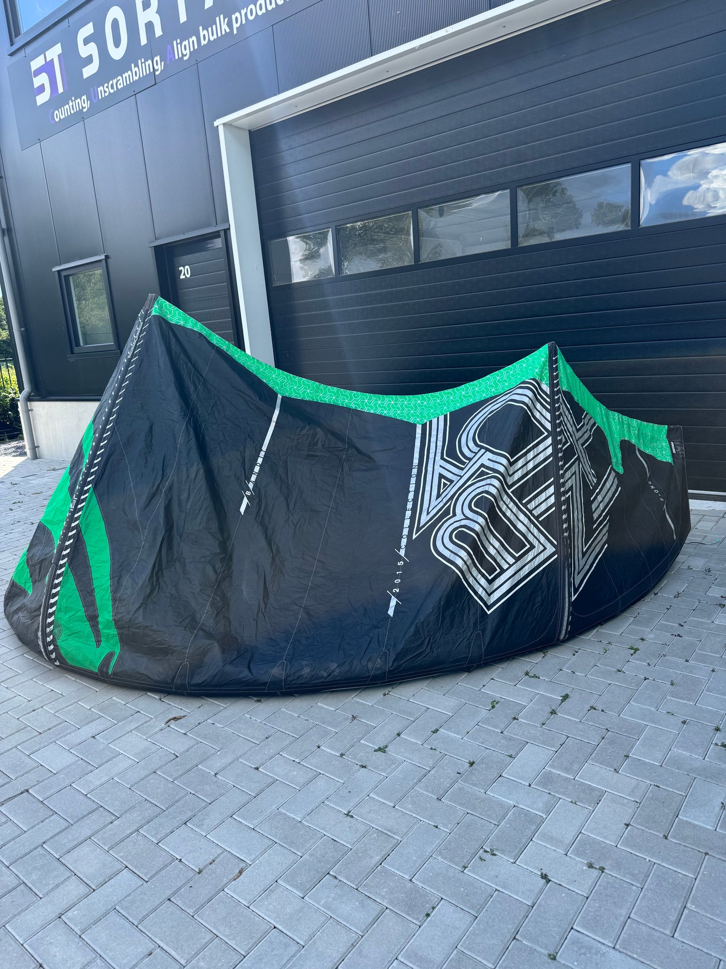 F-One Bandit 12m + RRD Placebo 137x40 + F-One Bar