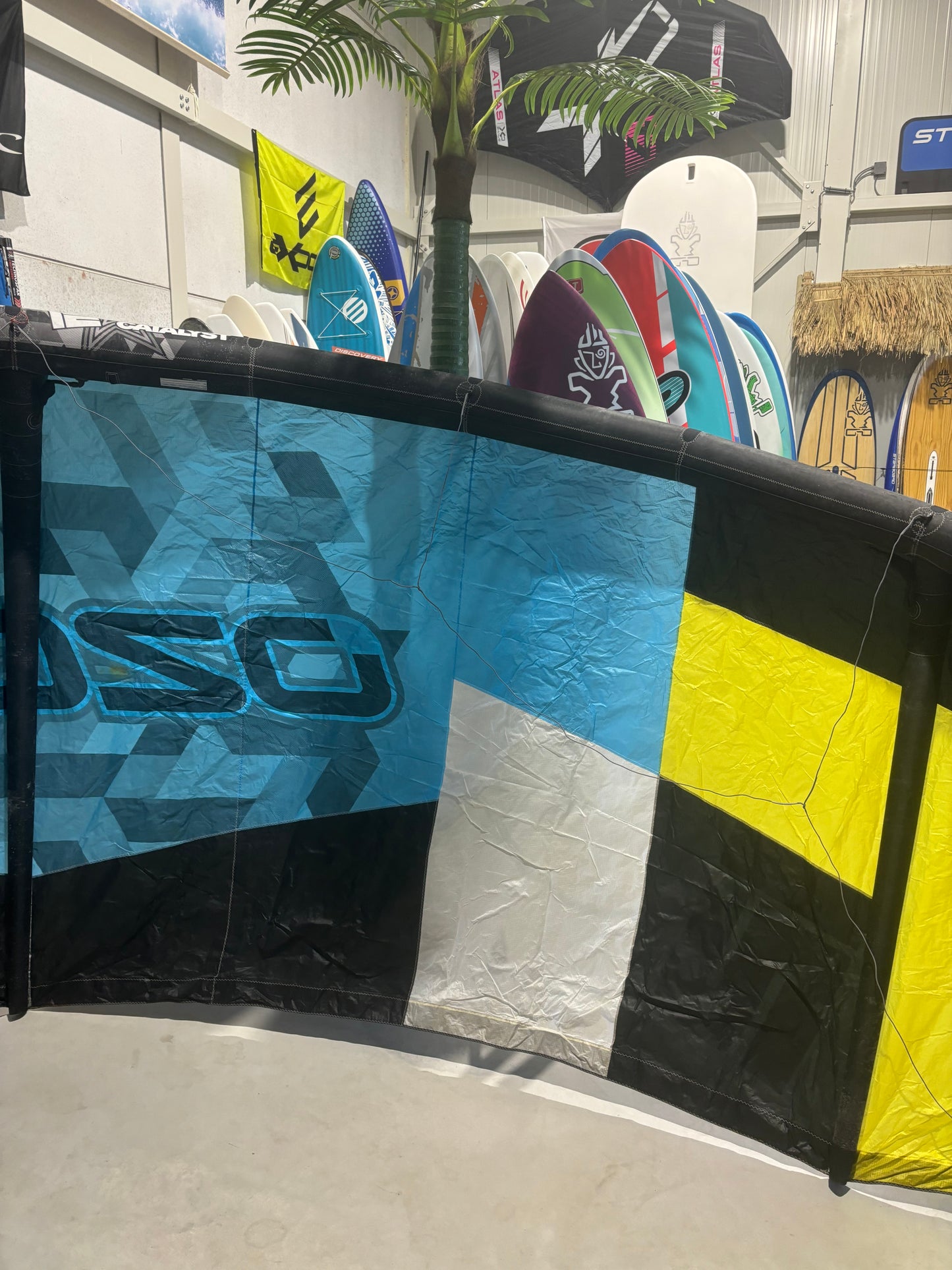 Complete kiteset | Ozone Catalyst 12m2 + RRD Placebo 139x41 board + Bar + Pomp + Leash