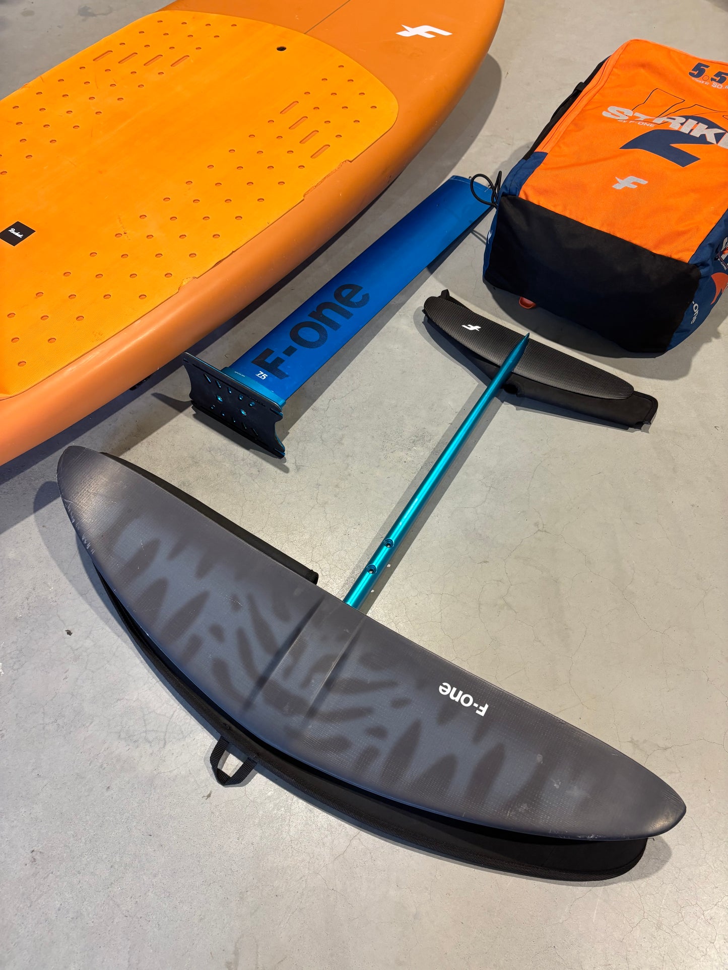 Complete Wingfoil Set : F-One Rocket 5’10/105L + Phantom 1280 + Strike V2 5.5