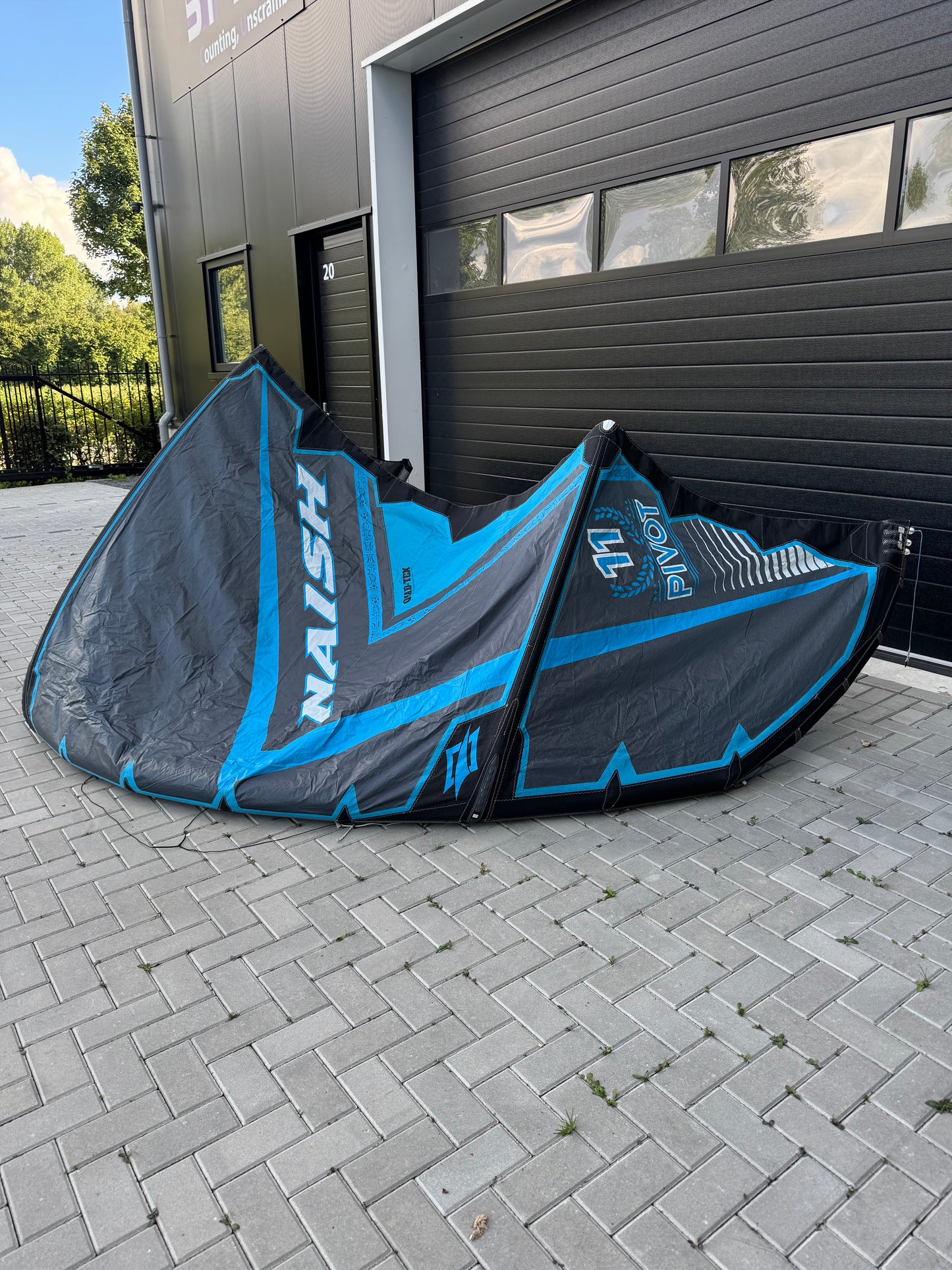 Naish Pivot 11m + Naish Motion 142x42 + Naish Bar