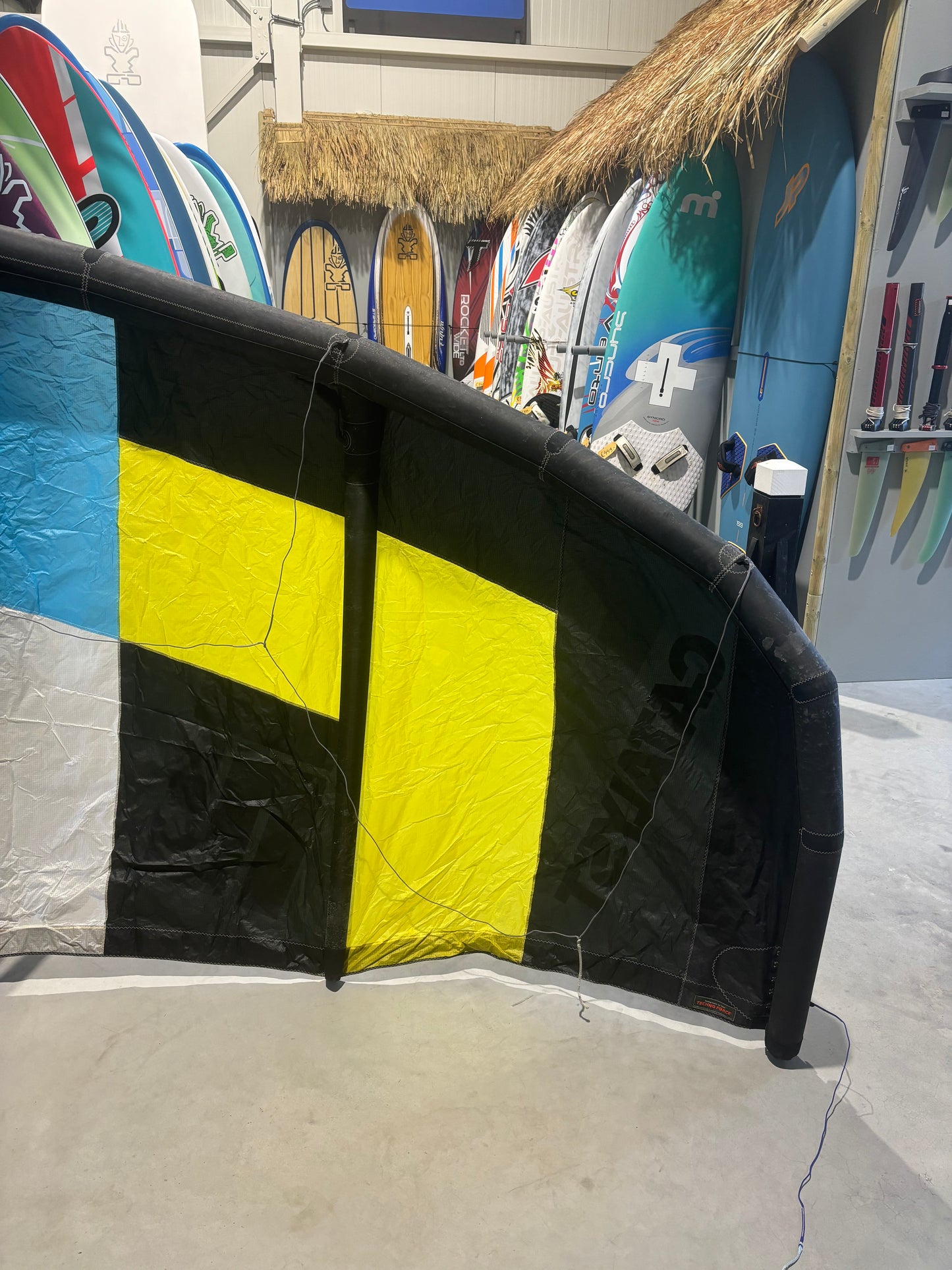 Complete kiteset | Ozone Catalyst 12m2 + RRD Placebo 139x41 board + Bar + Pomp + Leash
