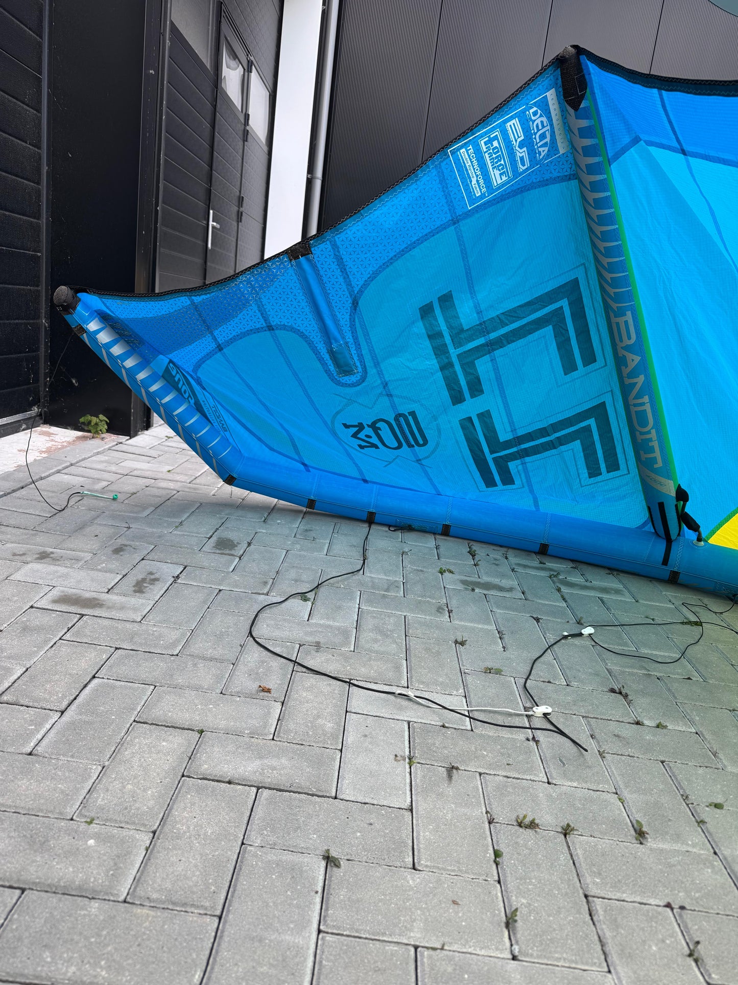 F-One Bandit 11m + Liquid Force Focus 138x41.5 + F-One Bar