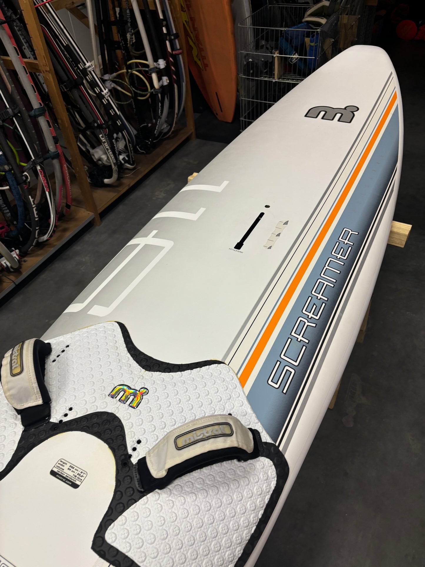 Mistral Screamer - 116L