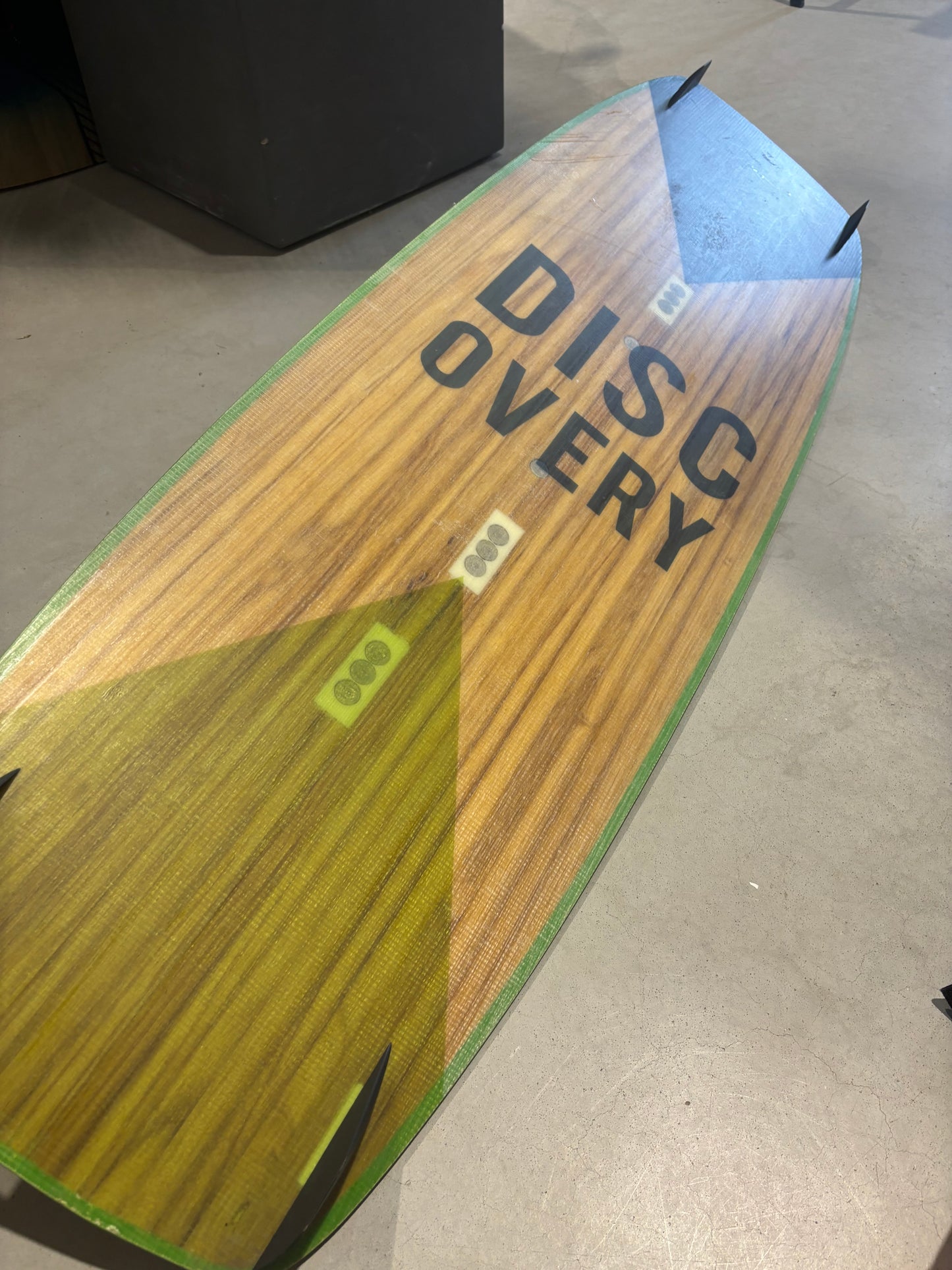 Naish Pivot 10m + Brunotti Discovery 140x42 + Eleveight Bar
