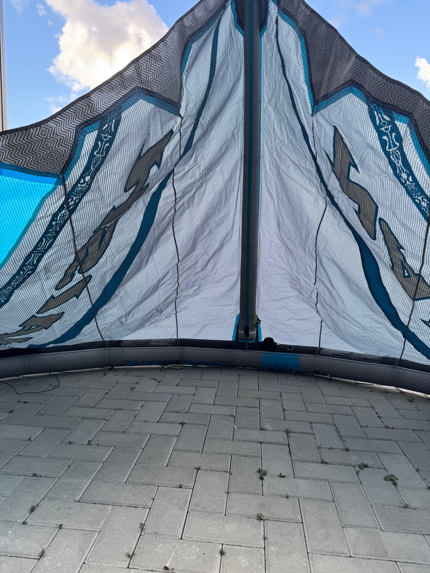 Naish Pivot 11m + Naish Motion 142x42 + Naish Bar
