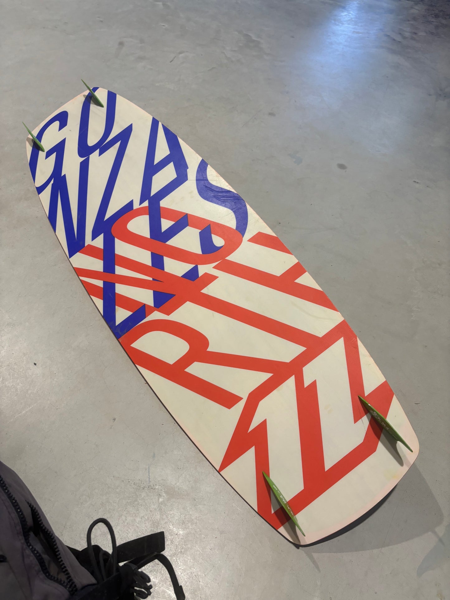 Complete kiteset | Ozone Catalyst 9m2 + North Gonzales 134x40 board + Bar + Pomp + Leash