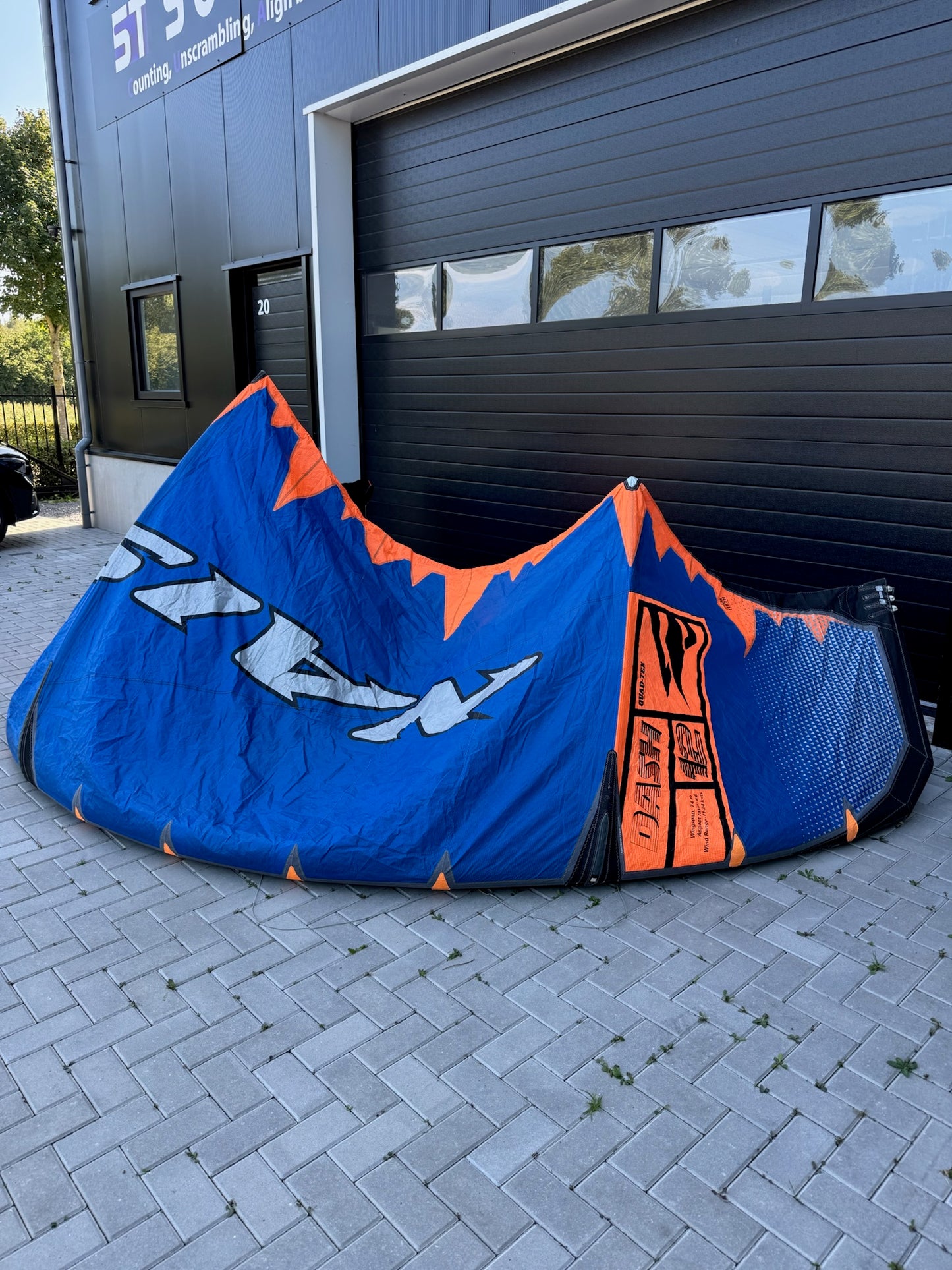 Naish Dash 12m + Brunotti Buster 142x42 + Eleveight Bar