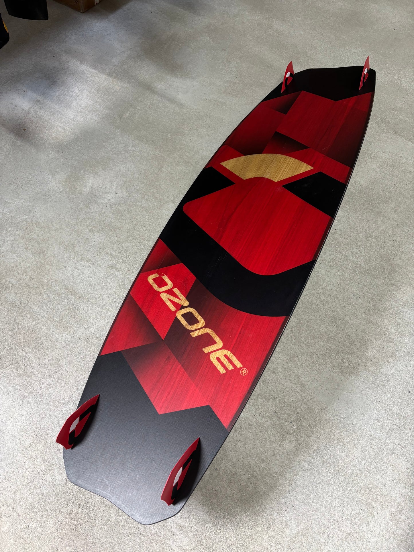 Naish Pivot S26 8m + Ozone Code 135x40 + Naish Bar