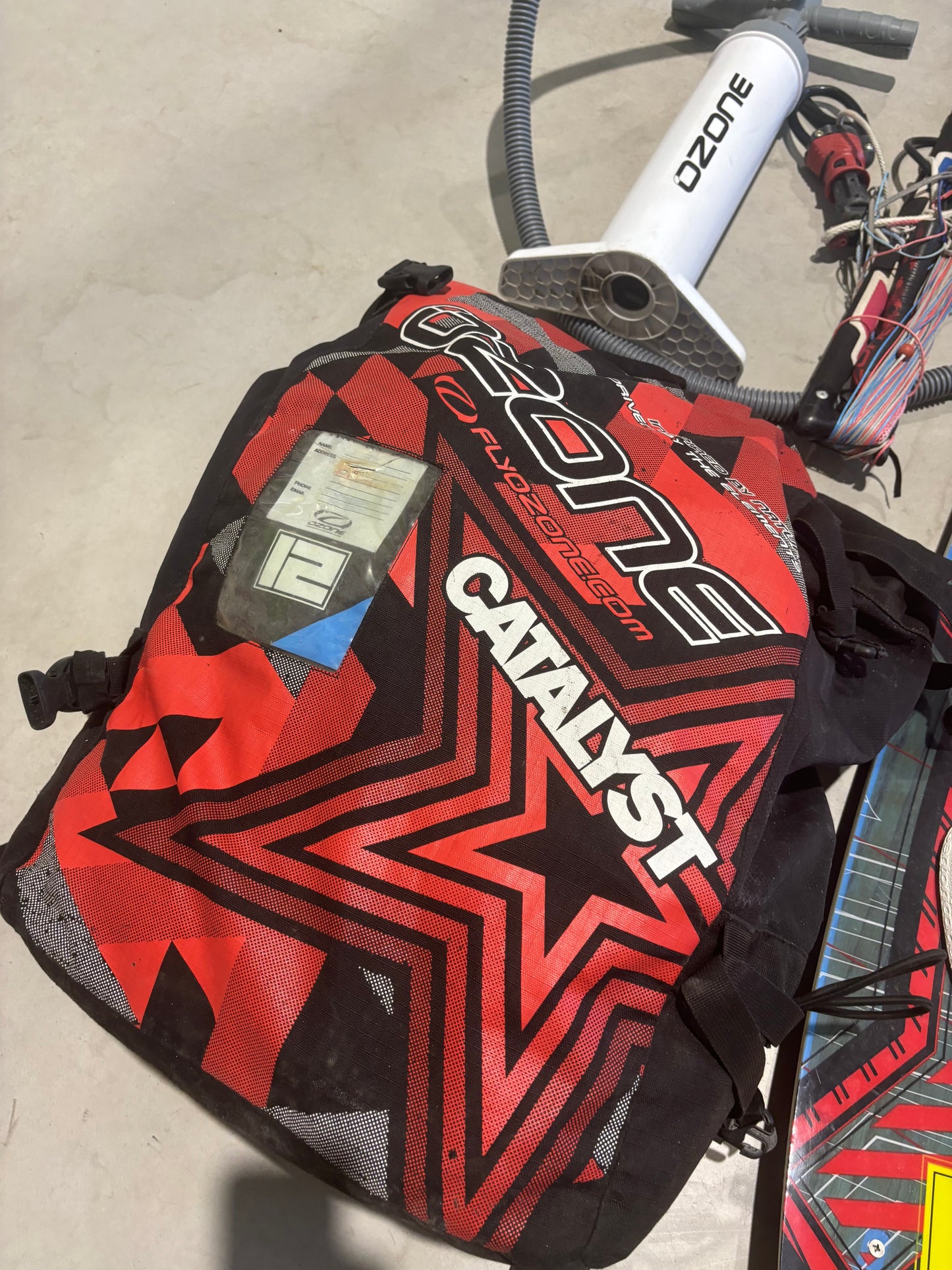 Complete kiteset | Ozone Catalyst 12m2 + RRD Placebo 139x41 board + Bar + Pomp + Leash