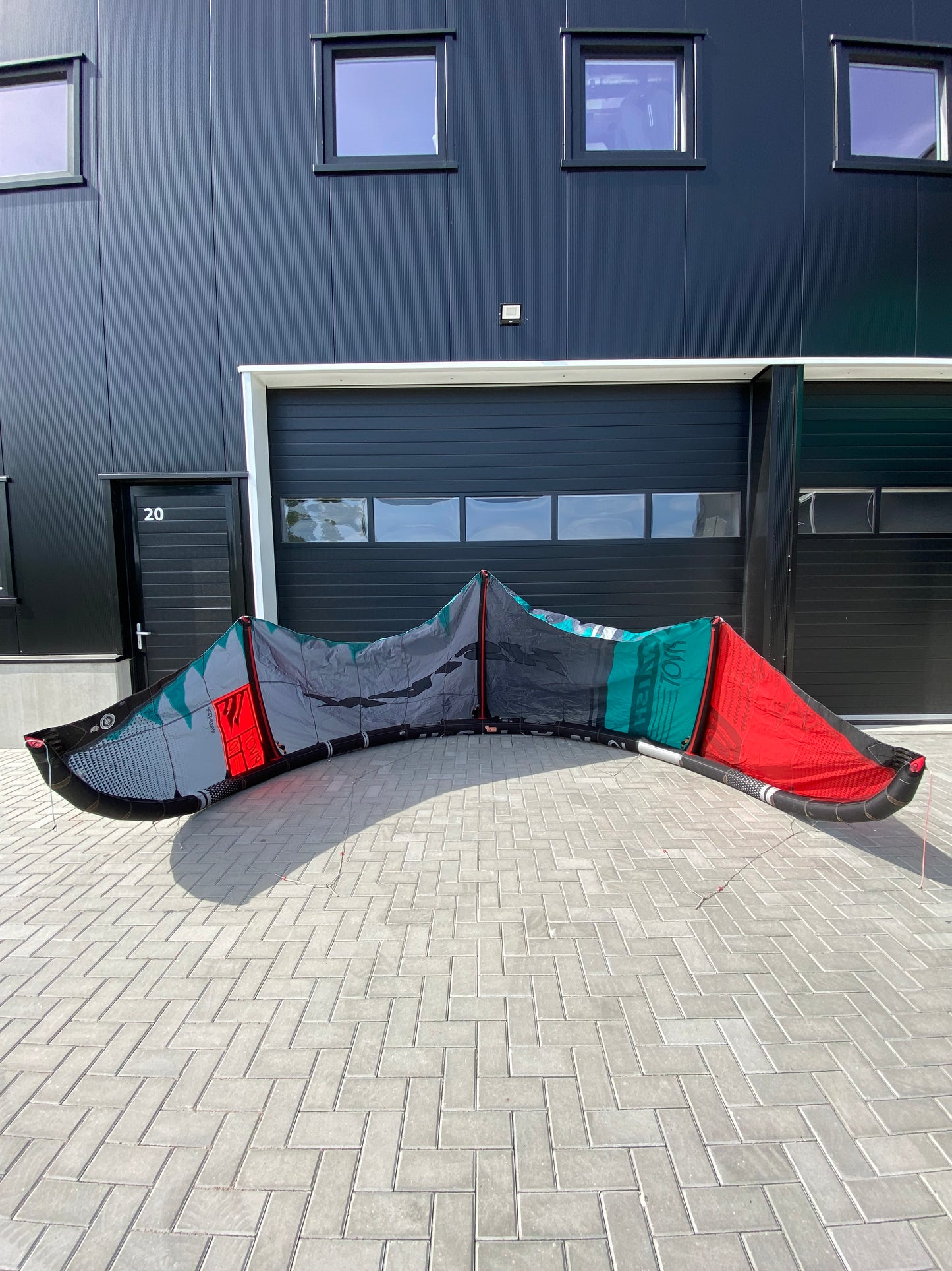Naish Pivot 10m + Brunotti Discovery 140x42 + Eleveight Bar