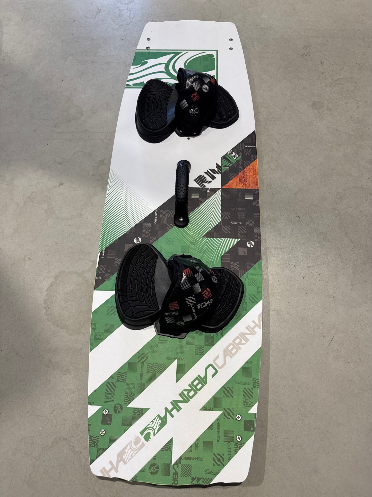 Cabrinha Switchblade 9m + Cabrinha Rival 133x42 + Cabrinha Bar