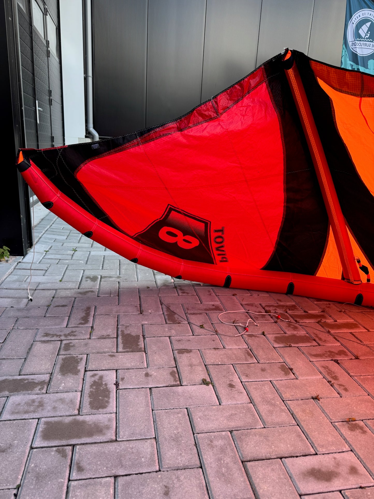 Naish Pivot S26 8m + Ozone Code 135x40 + Naish Bar