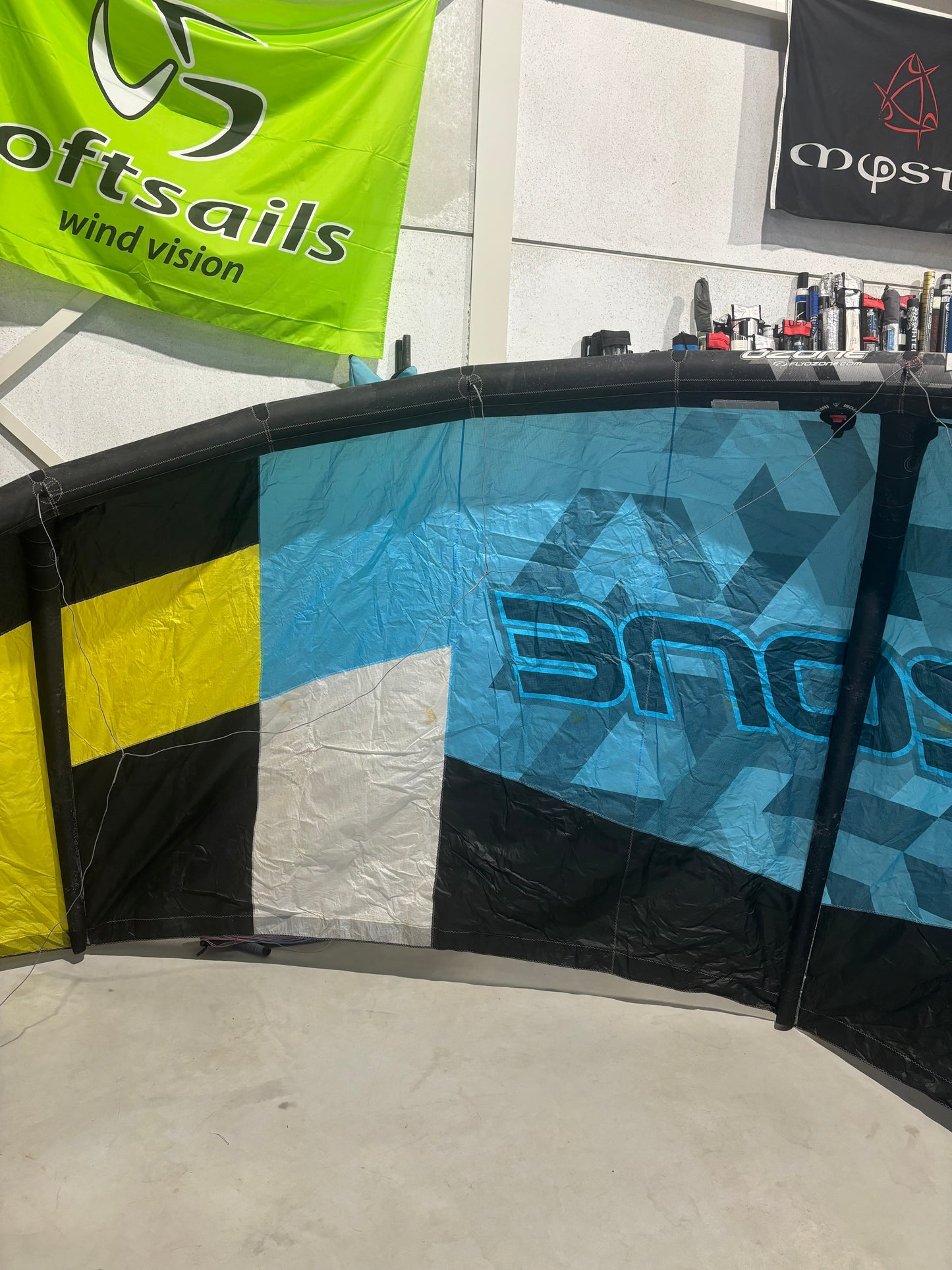 Complete kiteset | Ozone Catalyst 12m2 + RRD Placebo 139x41 board + Bar + Pomp + Leash