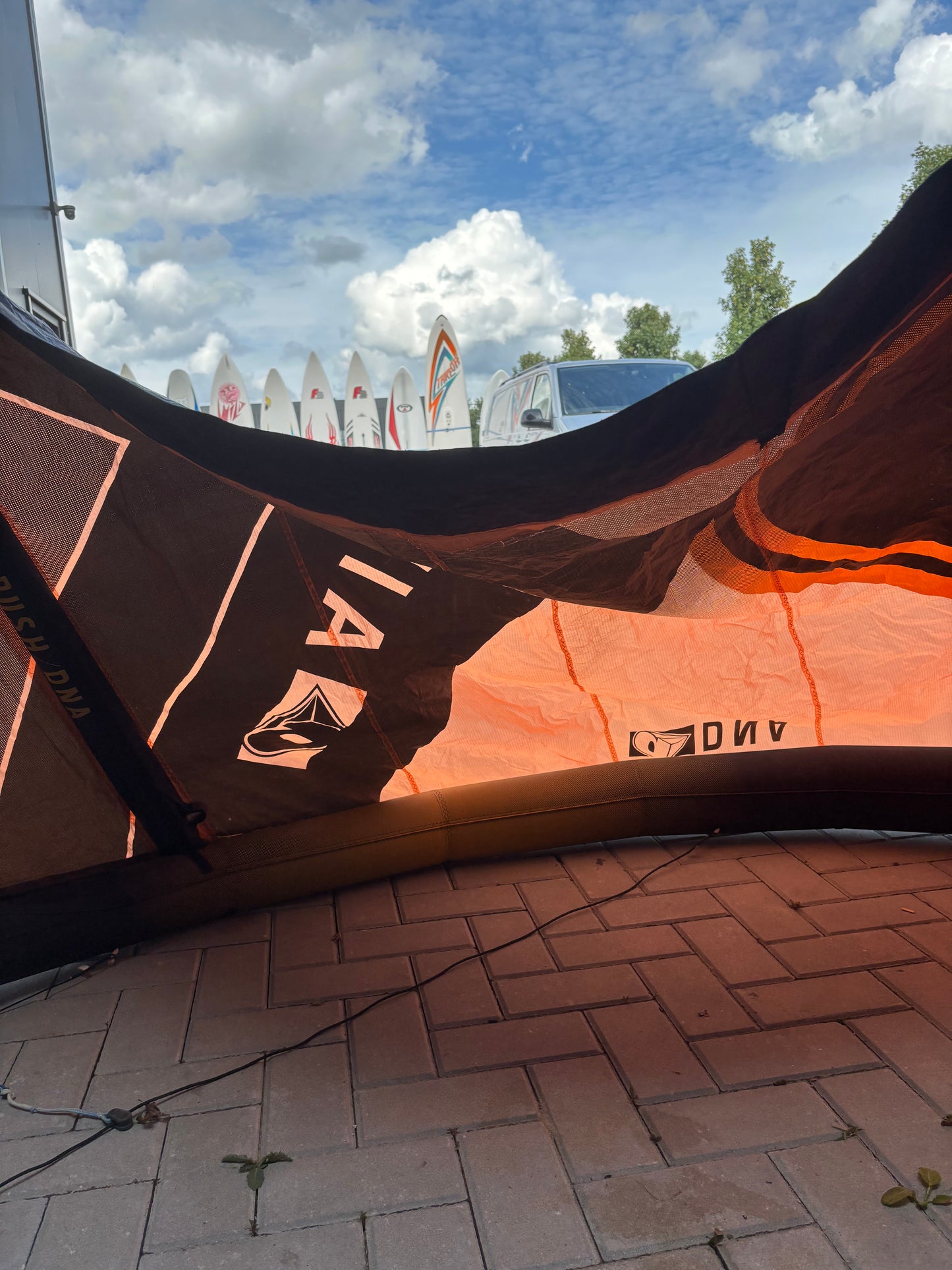 (Gereserveerd) Airush DNA 8 + Brunotti Onyx 132x40 + Airush Bar