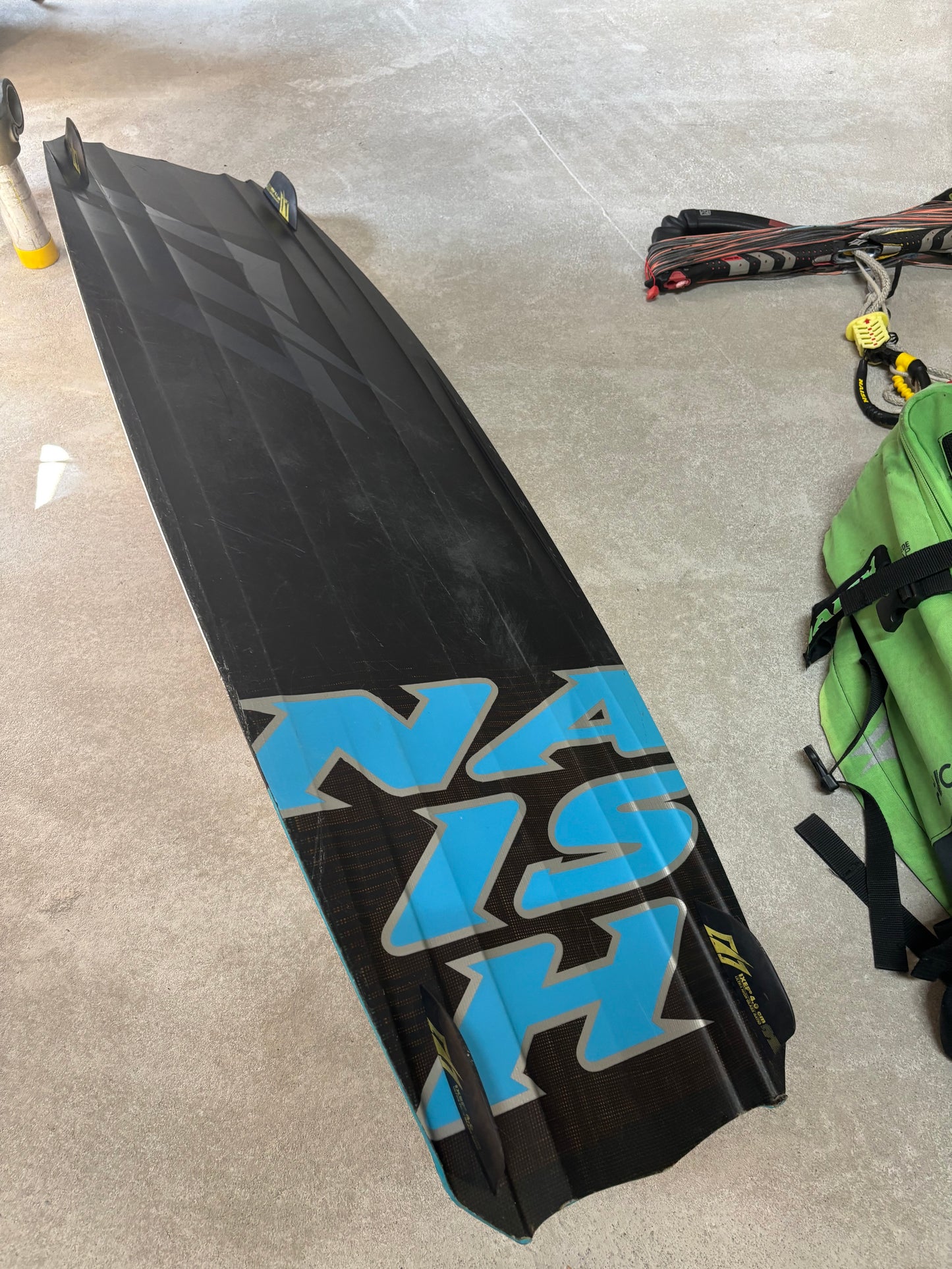 Naish Pivot 9m + Naish Monarch 132x41 + Naish Bar