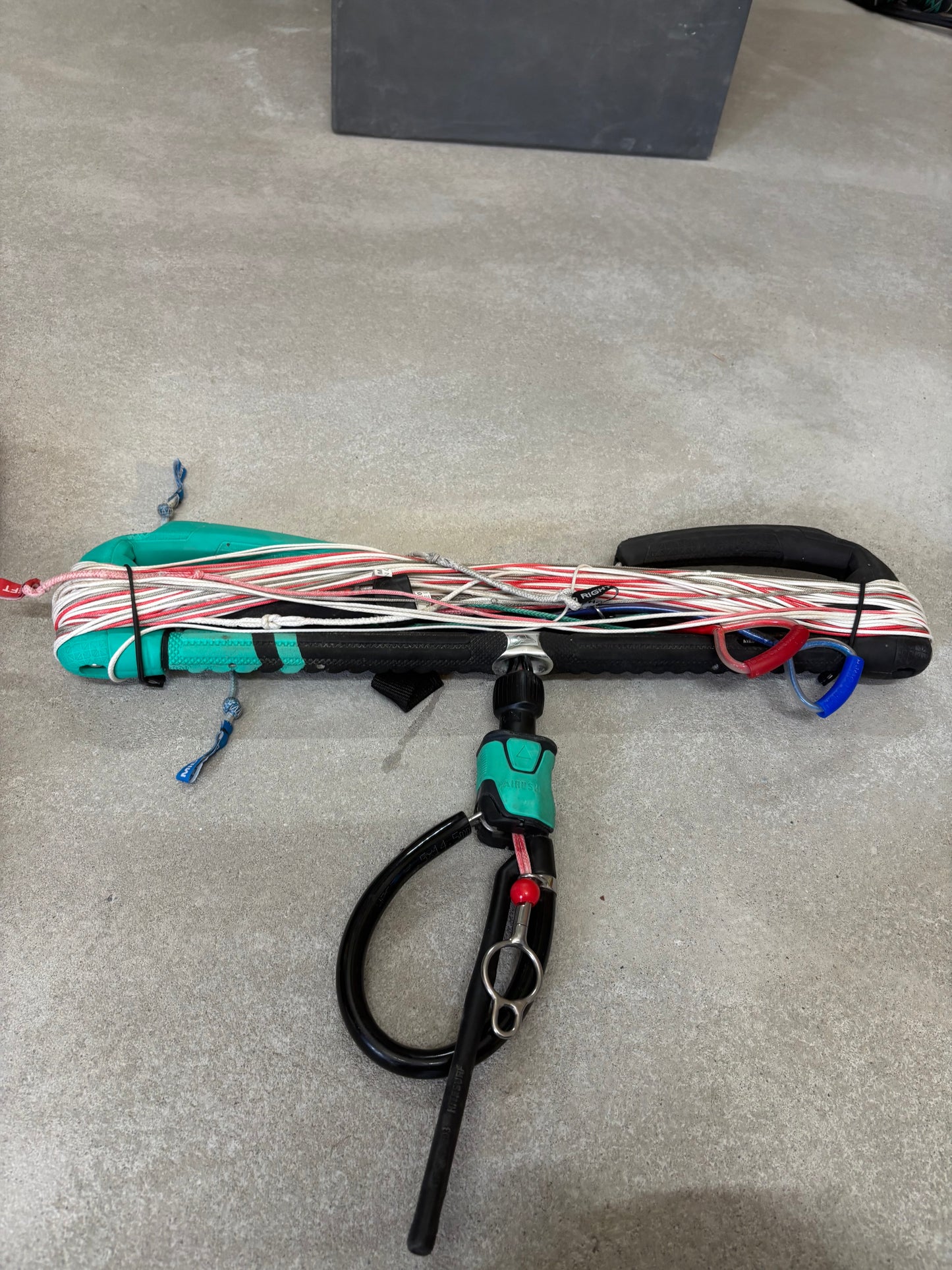 (Gereserveerd) Airush DNA 8 + Brunotti Onyx 132x40 + Airush Bar