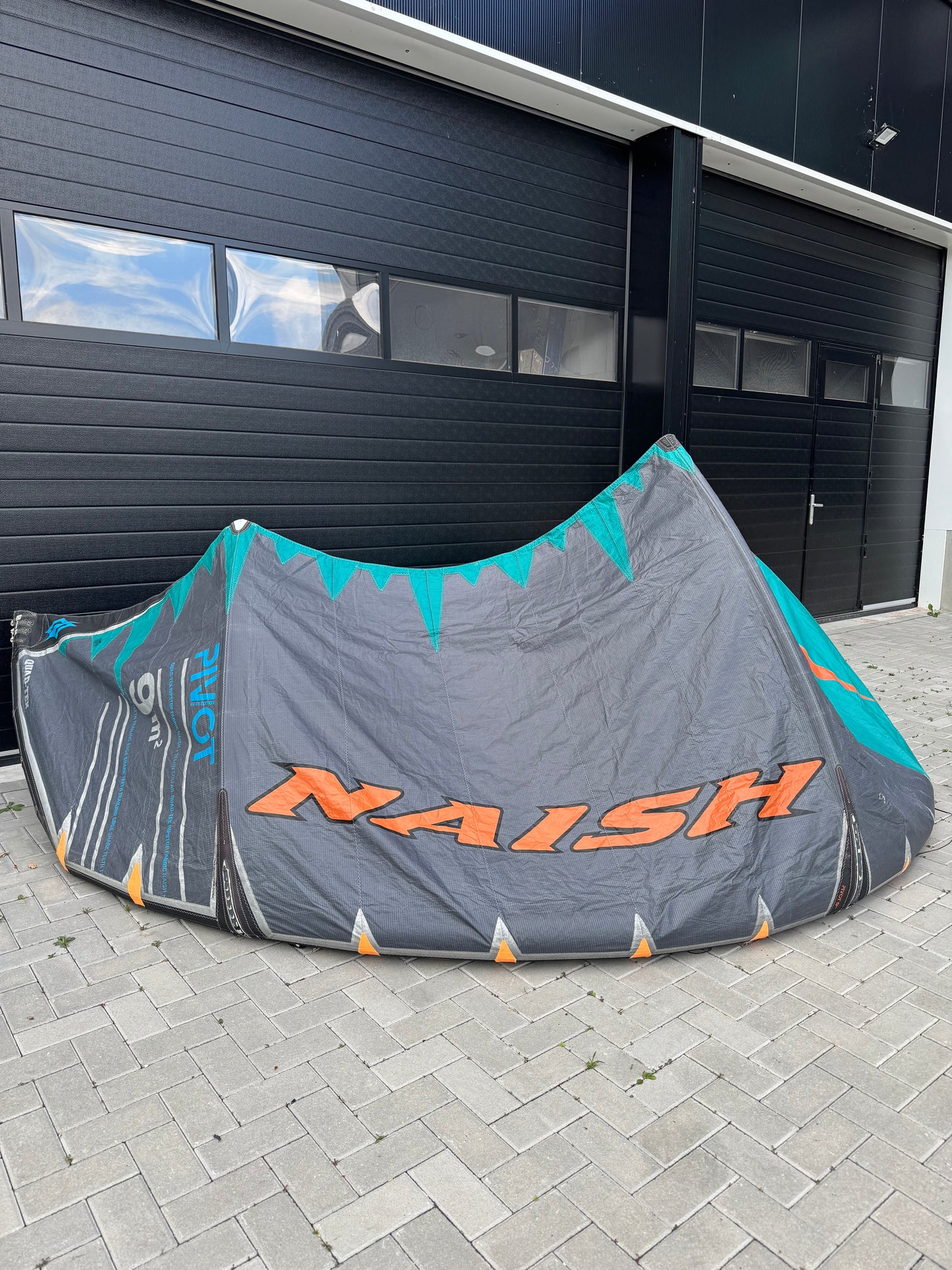Naish Pivot 9m + Naish Monarch 132x41 + Naish Bar