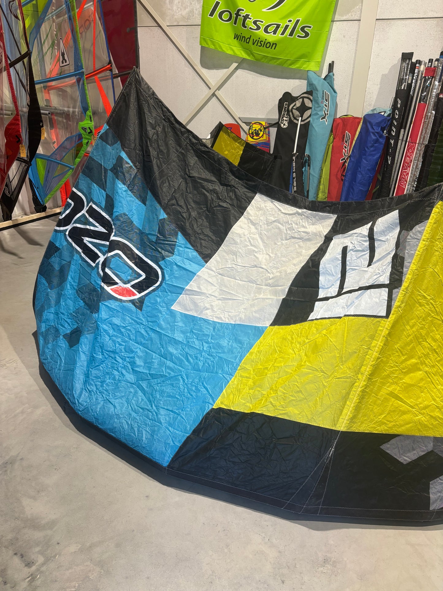 Complete kiteset | Ozone Catalyst 12m2 + RRD Placebo 139x41 board + Bar + Pomp + Leash