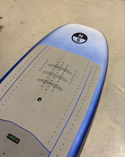 North Seek 2025 5’3 - 88L + North Sonar 1350 Foil + North Nova PRO 4.2
