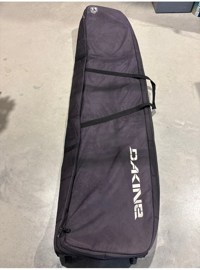 Gearbag Dakine met wieltjes