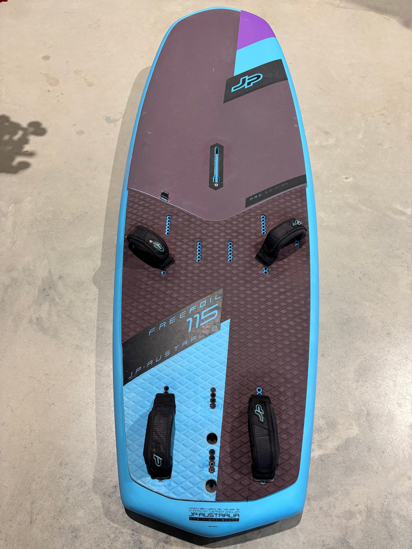 JP Freefoil PRO Edition 115L + Neilpryde Glide Windfoil set