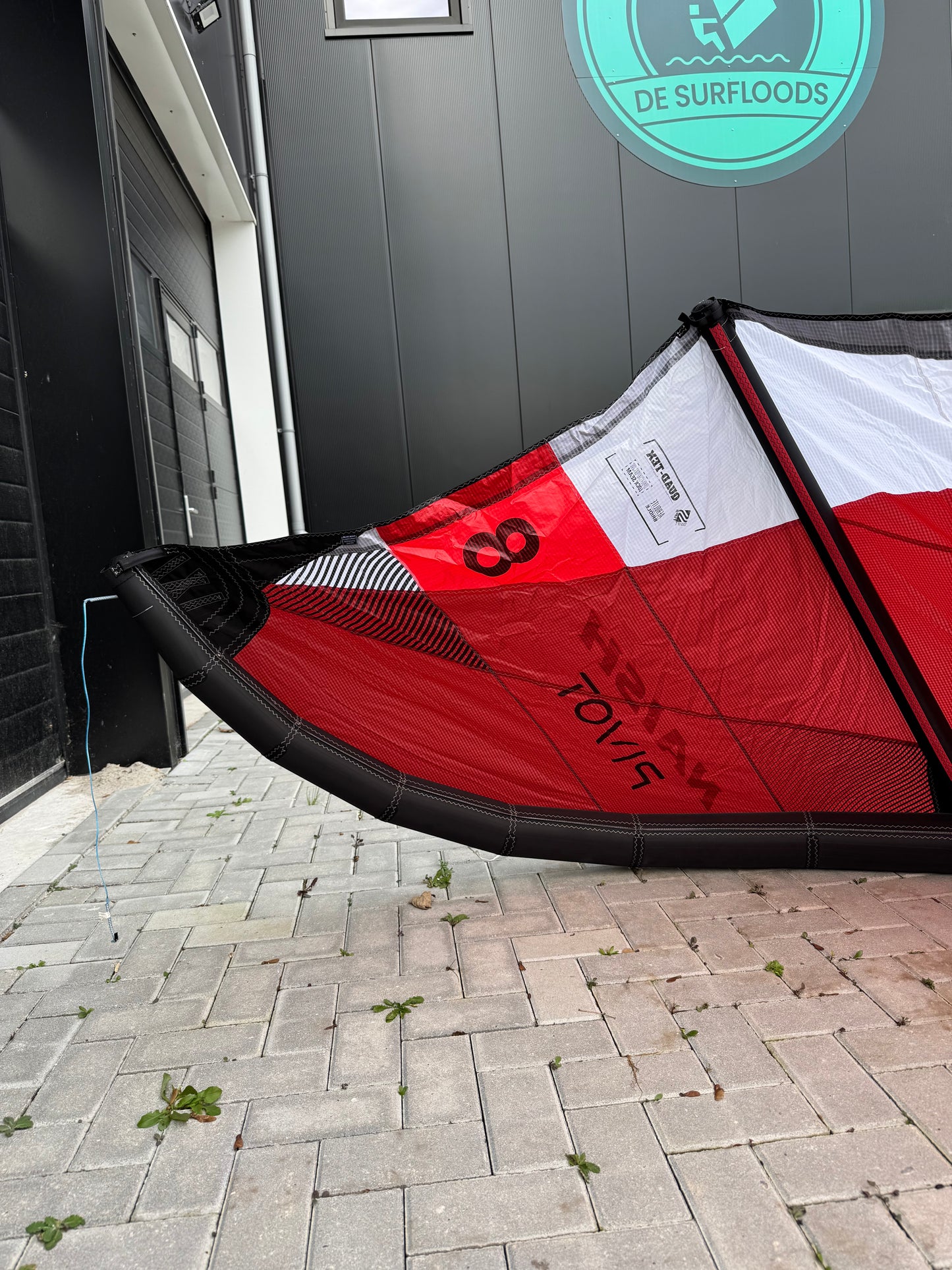 Naish Pivot 2025 8m + Naish Motion 138x41,5 + Naish Bar