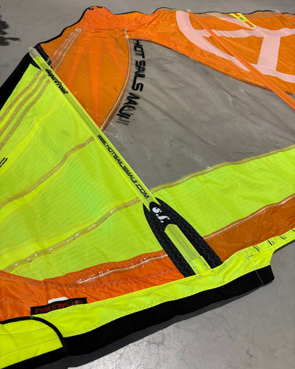 Hot Sails Superfreak 5.3 + Gratis Carbon giek