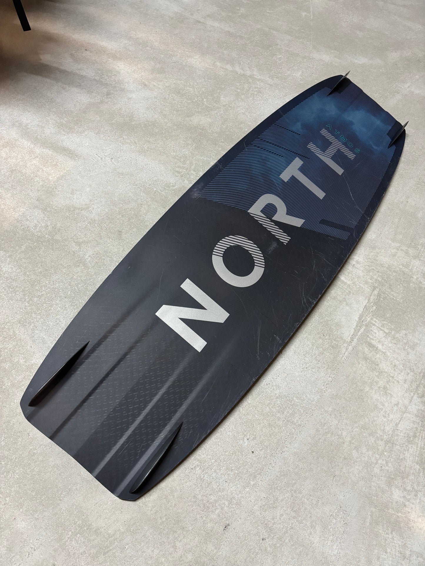 North Atmos Carbon 136x40 2023