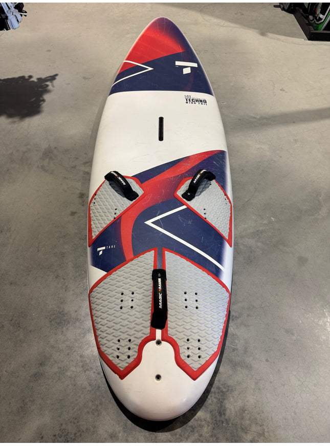 TAHE/BIC Techno - 145L