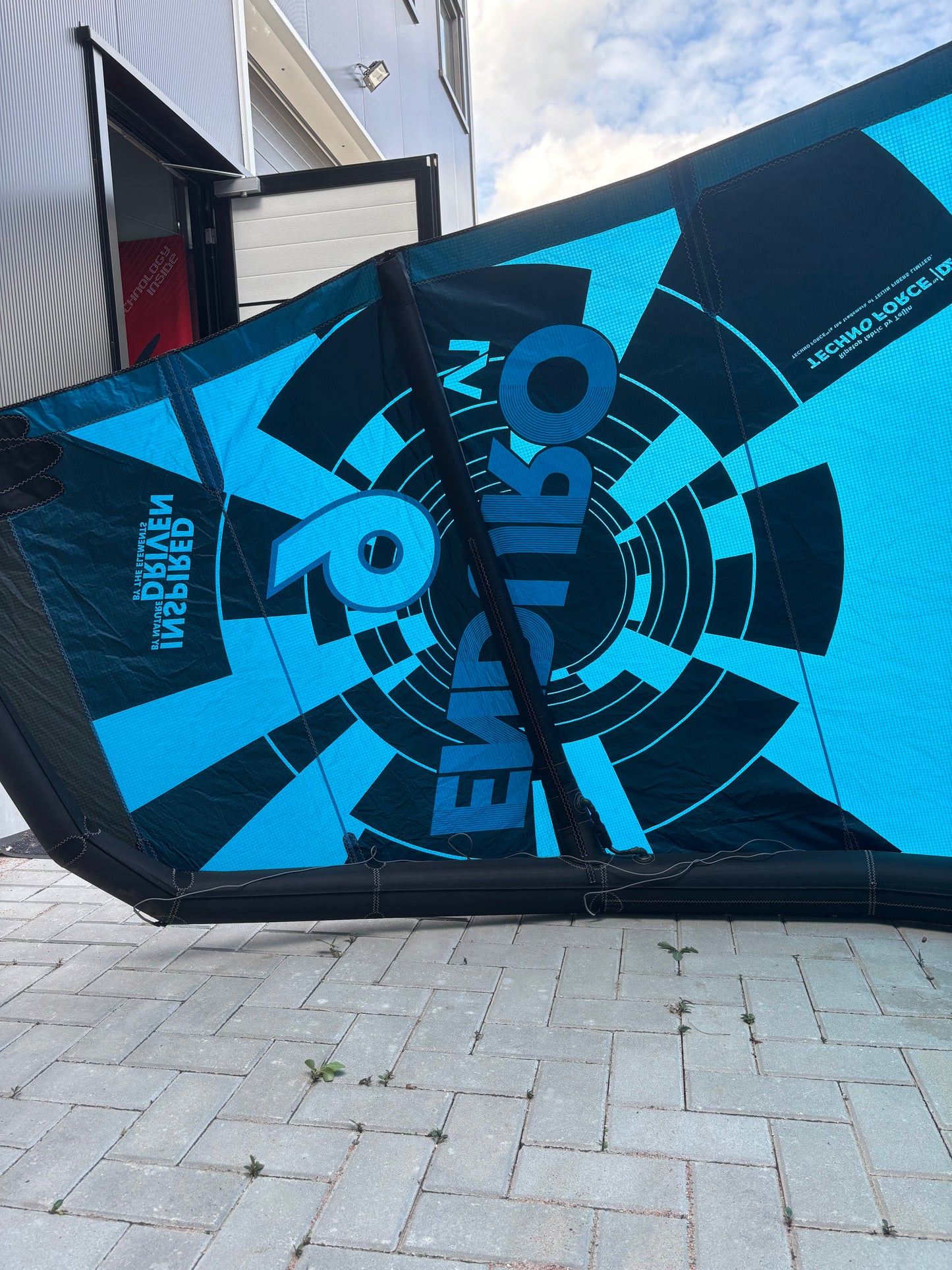 Ozone Enduro 9m + F-One TRAX Carbon 137x42 + Ozone Bar